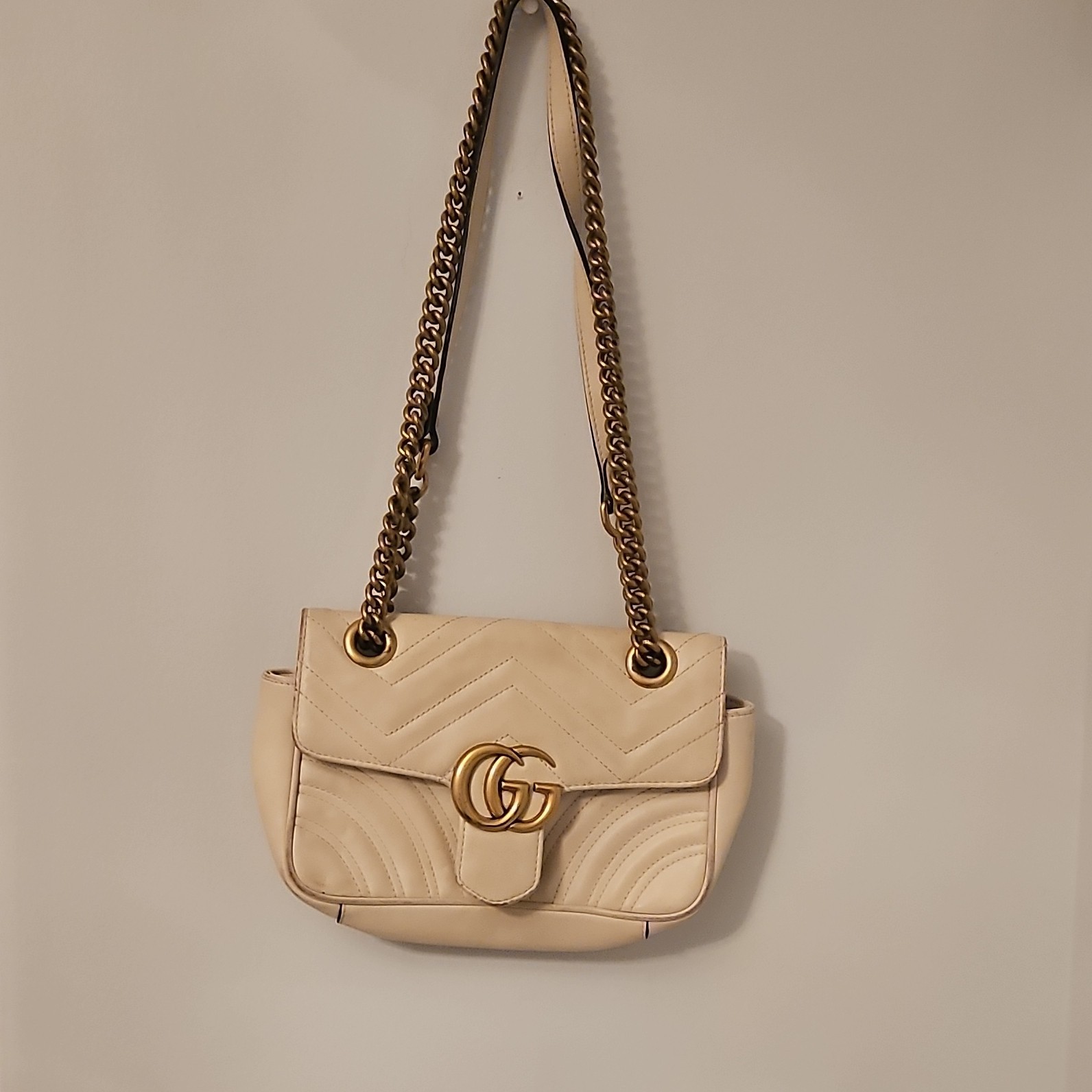 Gucci Mammoth Flap Bag In Ivory Quilted Leather(small)