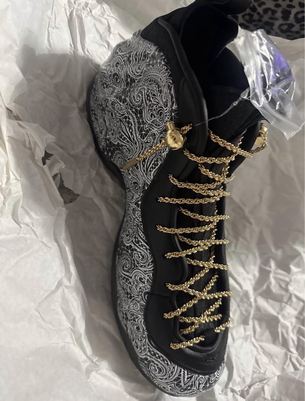 (1 pair left) Nike Air Foamposite One Victor Solomon Sneaker Black Gold Paisley