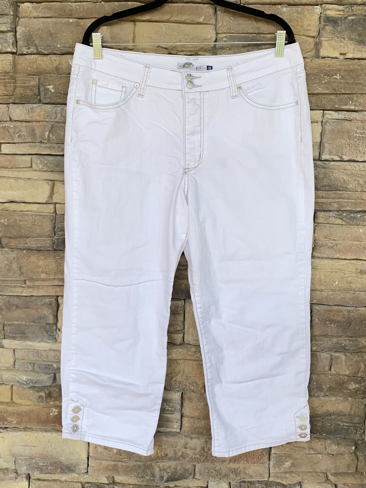 Bandolino Arianna Capri White Denim Casual Travel Beach Jeans Size 16 Buttons