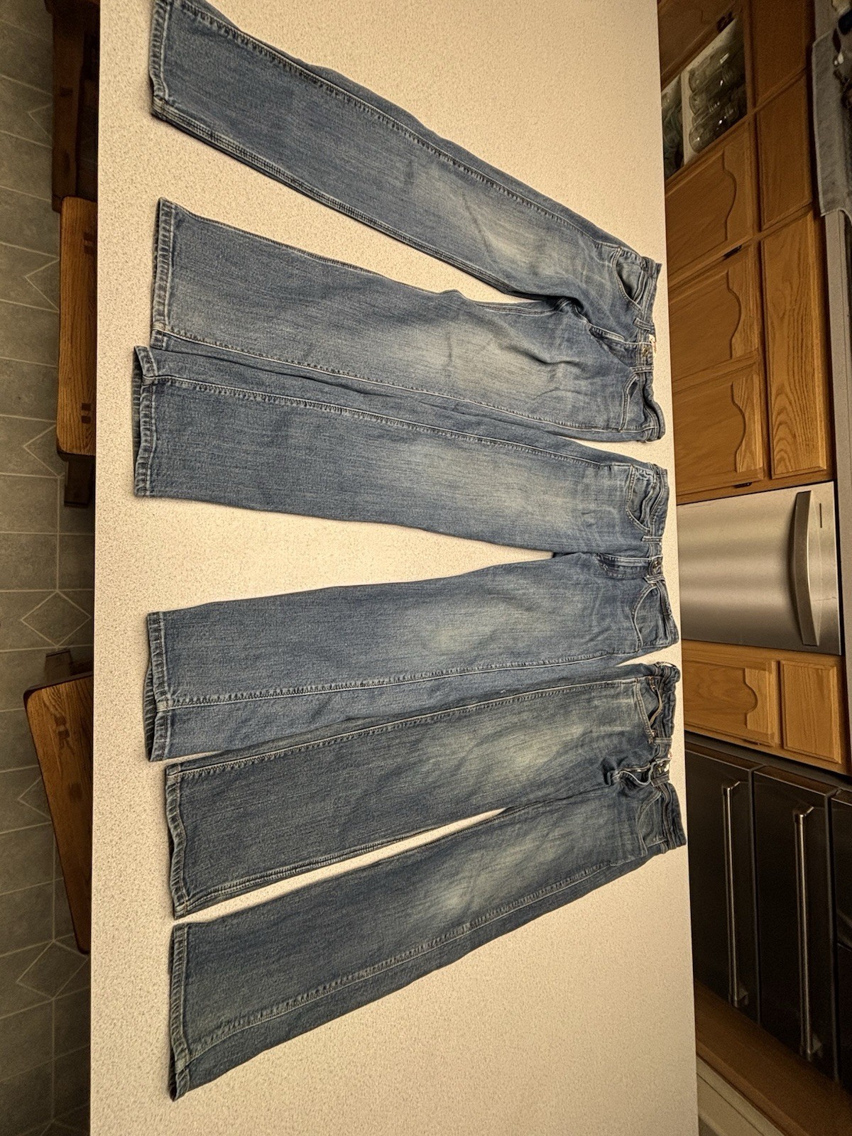 Wrangler Men’s Blue Denim Jeans Straight Leg Regular Fit Mid Rise Medium Wash