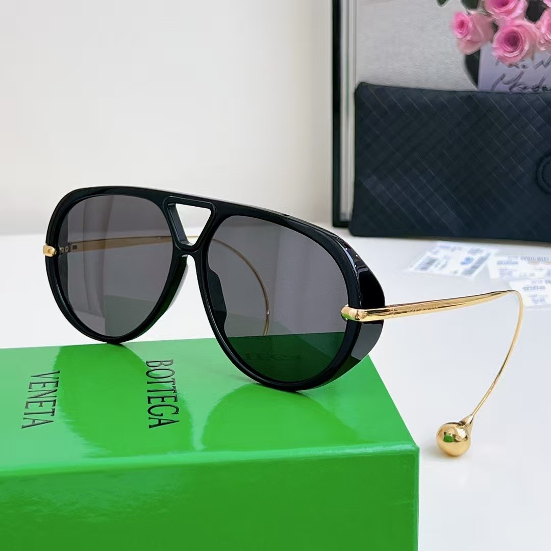 Bottega Veneta BV1273 Women’s Sunglasses Black Frame Gray Lens Oversized New