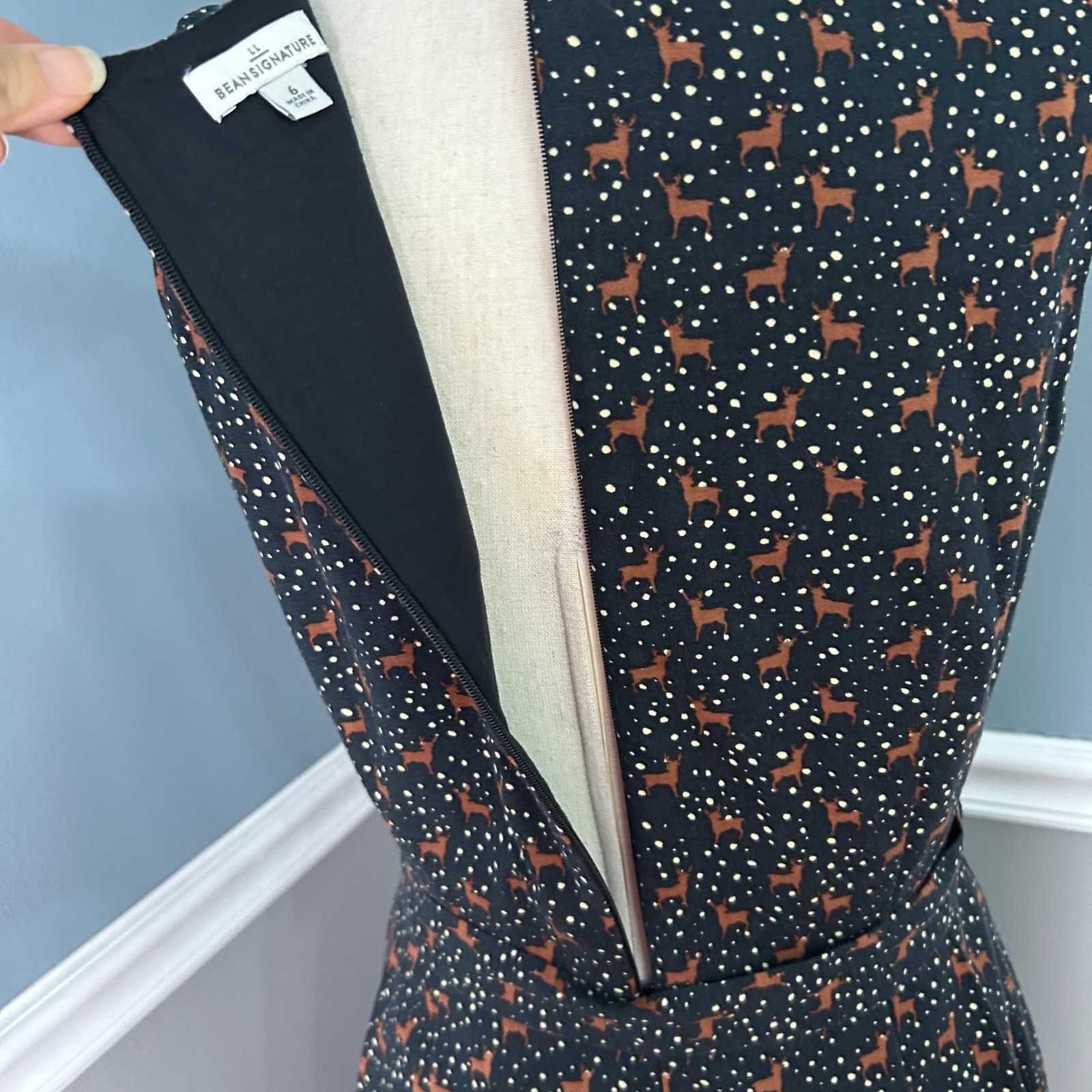 LL Bean Signature Deer Print Fit & Flare Dress Black Sleeveless Size 6 502993