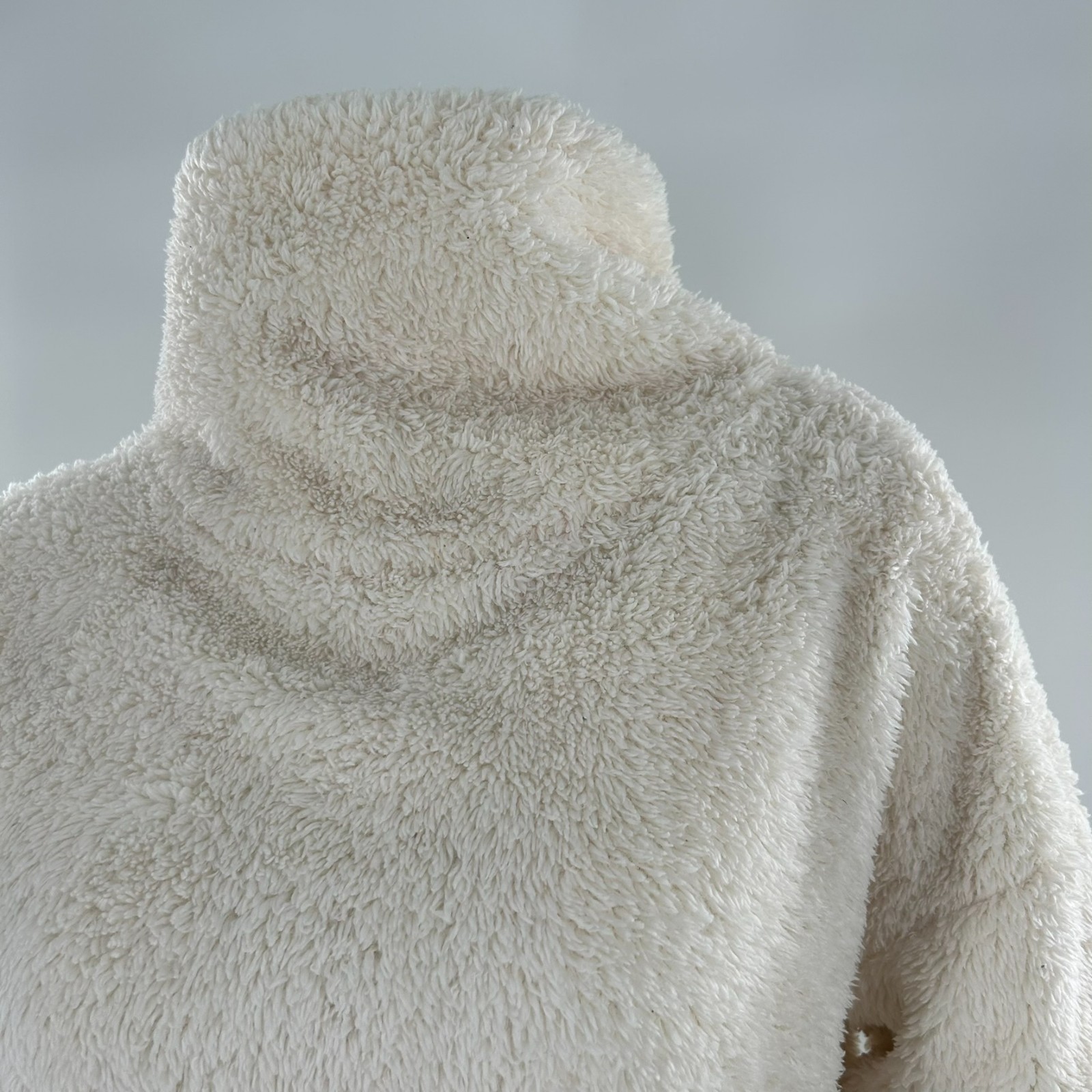 GAP BODY Sherpa Fleece Pullover Comfy Fit with Loose Turtleneck Womens Small