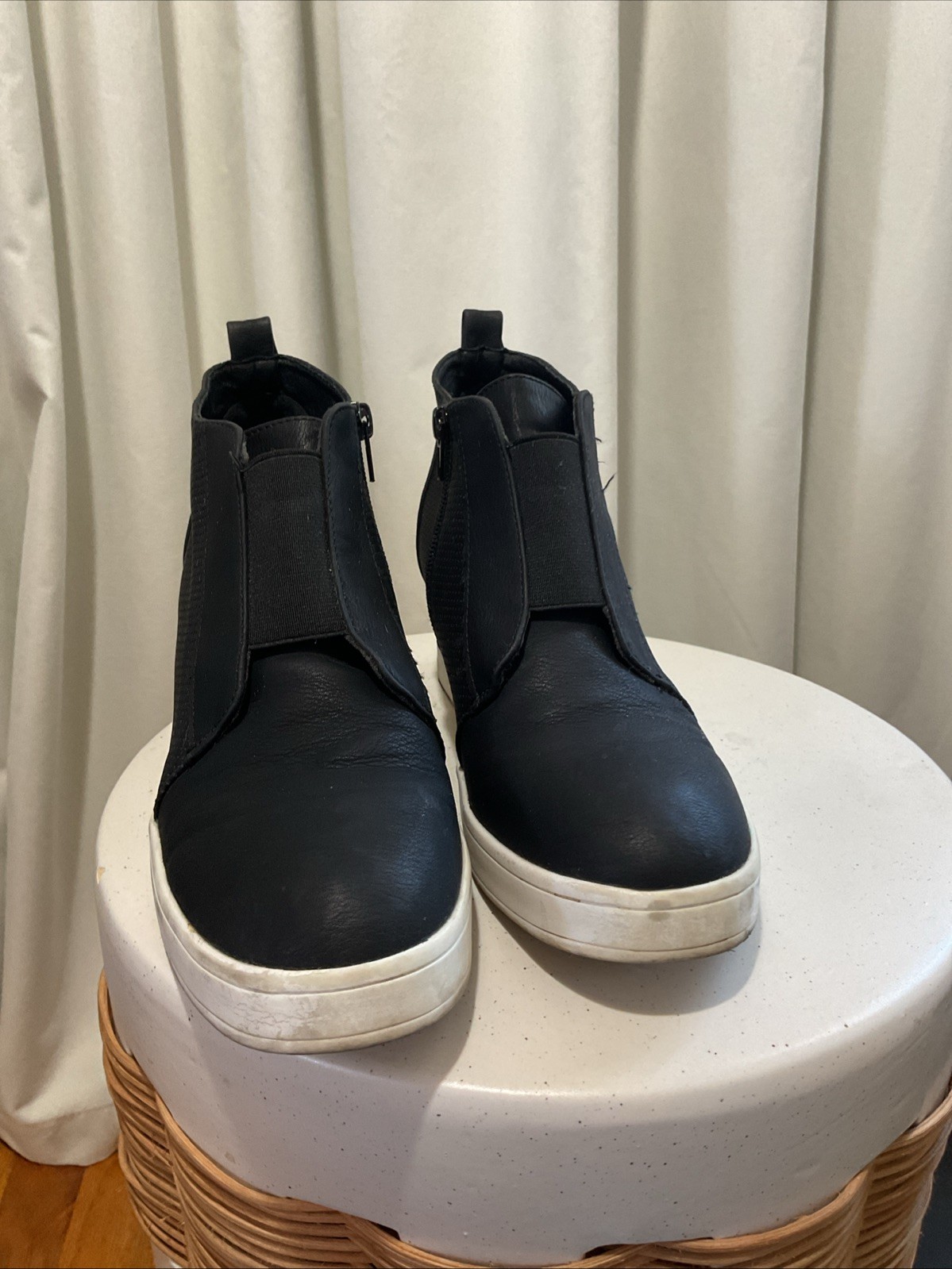 DREAM PAIRS Women’s Size 8.5 Platform Wedge Black White Sneakers Ankle Booties