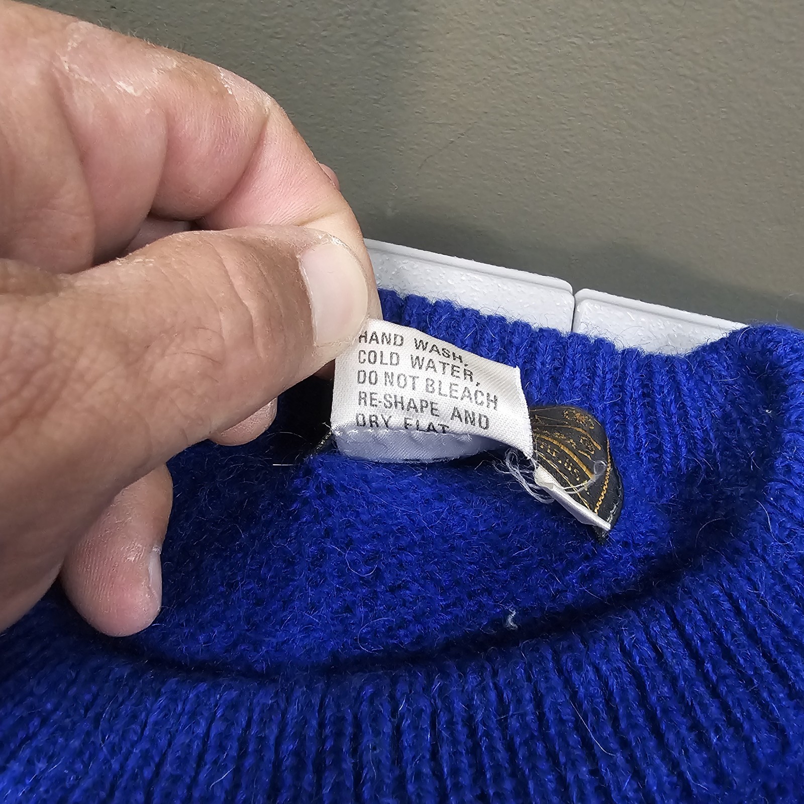 Vintage Eddie Bauer Sweater Large Blue Crew Neck Wool USA Fisherman 70s Preppy
