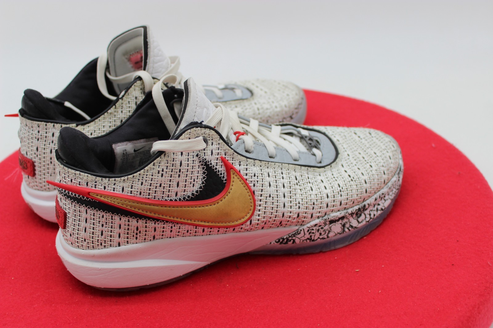 Nike LeBron 20,21,22,23 The Debut SZ 8.5 LACE UP