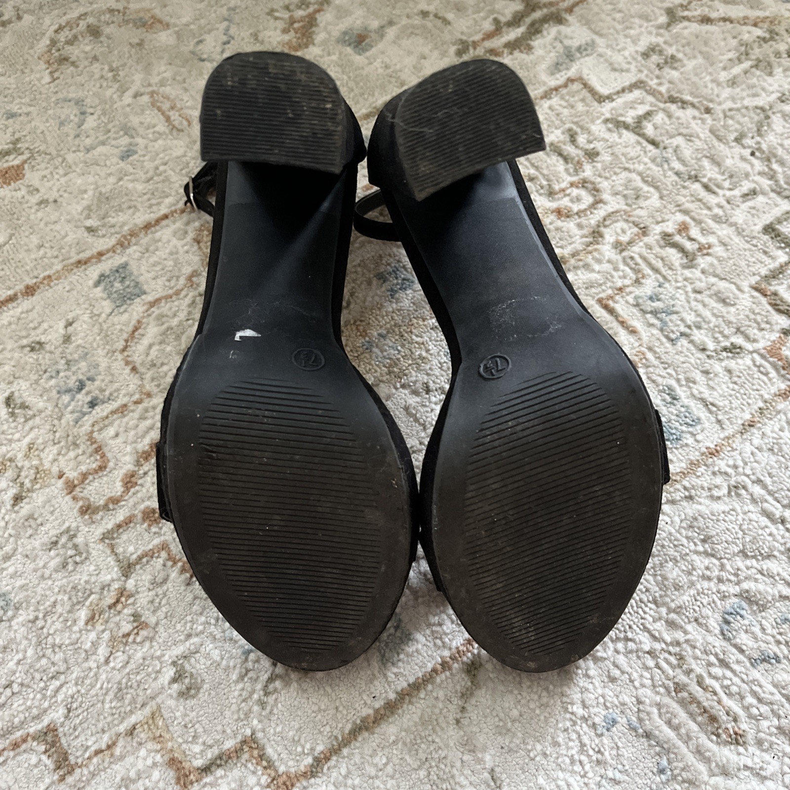 Windsor Black Suede MORRIN 3 Inch High Heels Women’s 7.5 Gently Used with Box