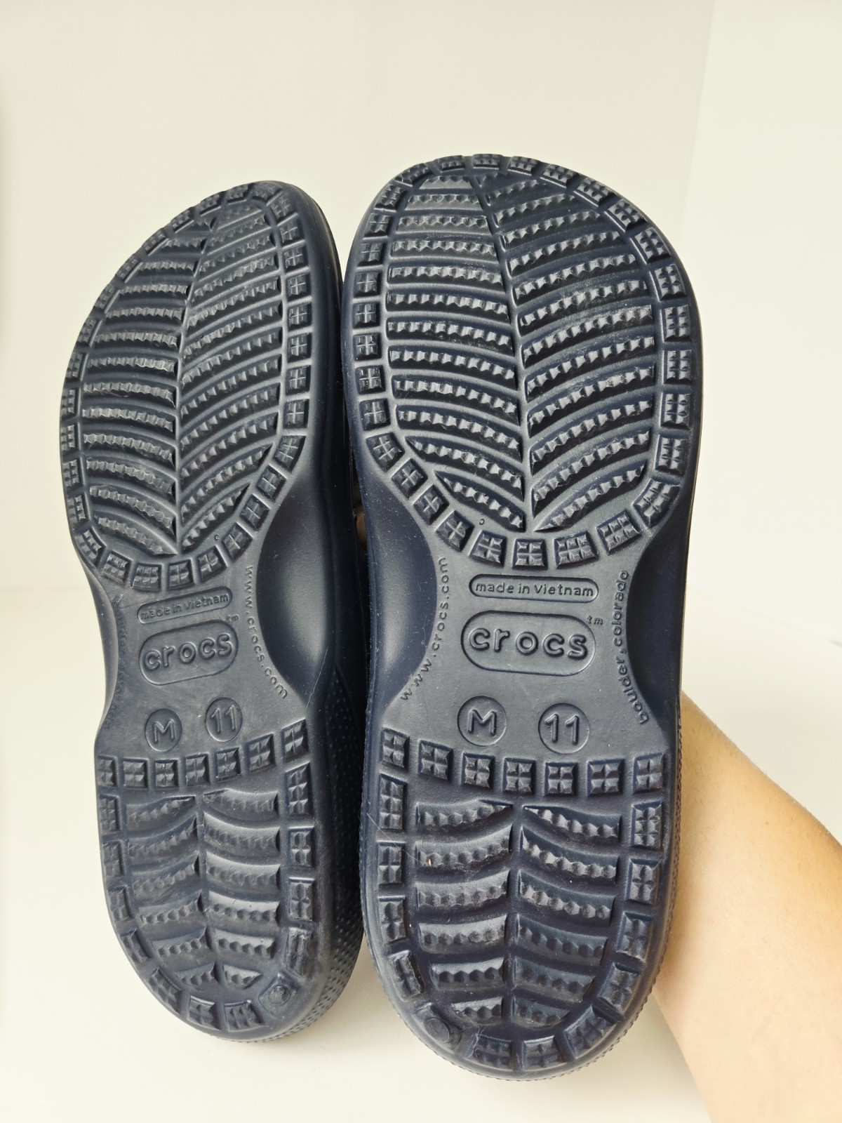 Crocs Men Baya Flip Flop navy blue NWT sz 11 relaxed fit