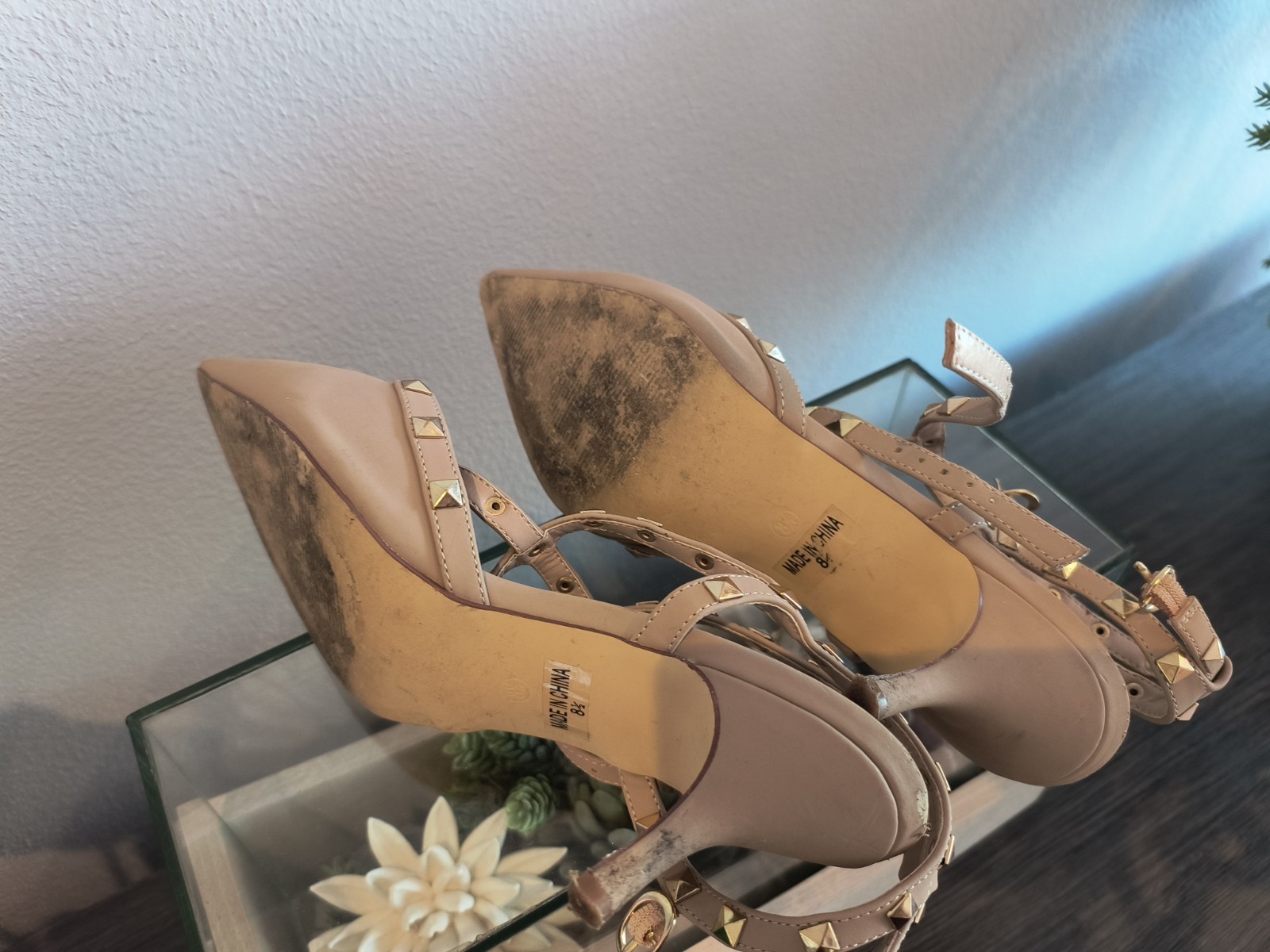 Glaze beige w/gold stud kitten heels Free Ship Size 8.5