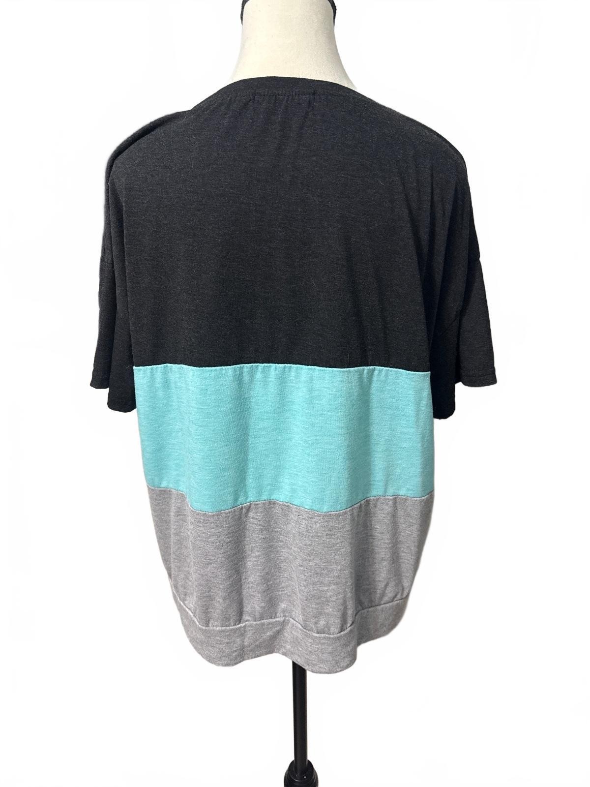 Modern Colorblock Short Sleeve Top Charcoal Teal Light Grey Crewneck Tee