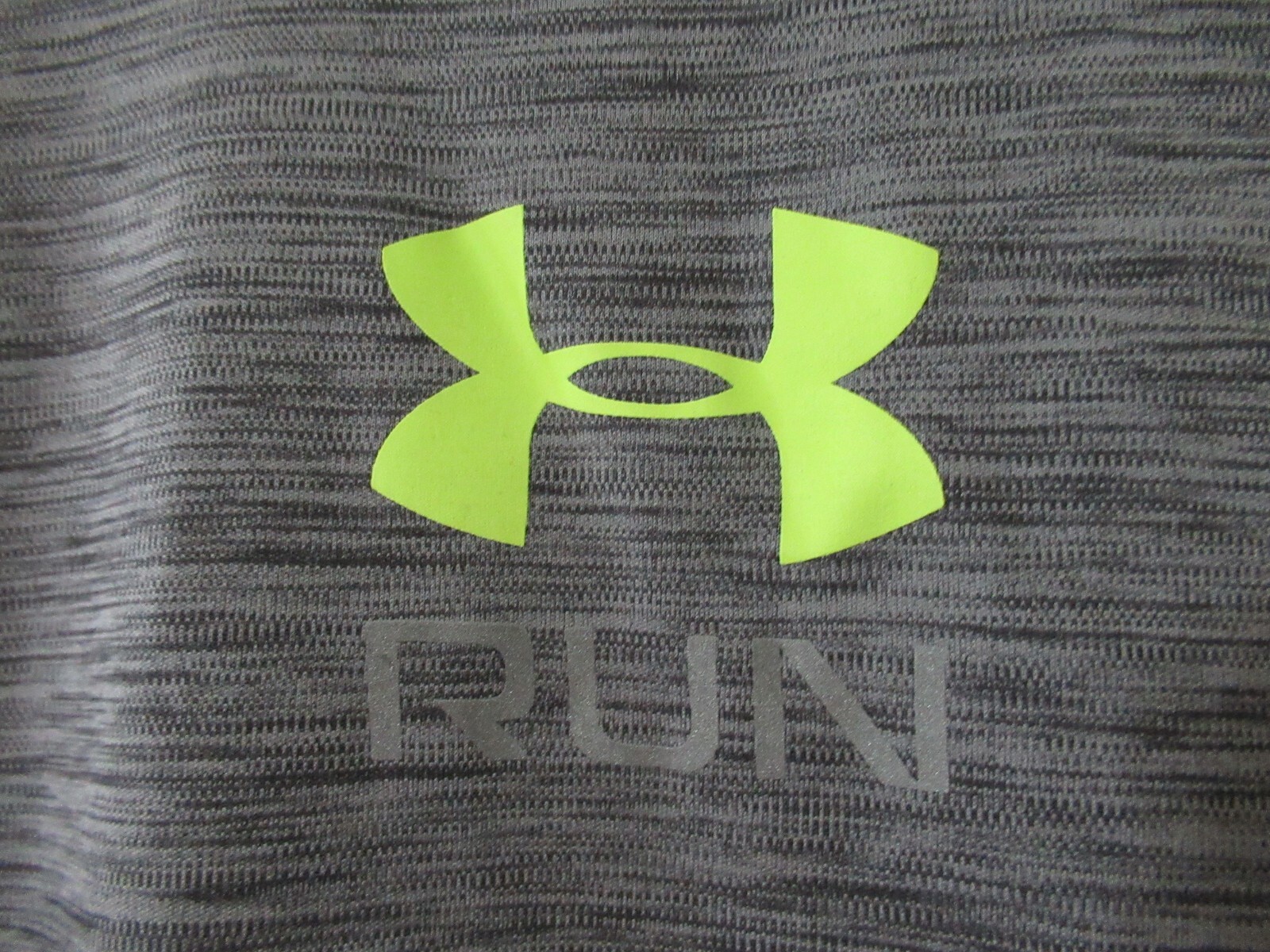 Under Armour Run Heatgear Fitted Long Sleeve Mens S Small Gray Green EUC