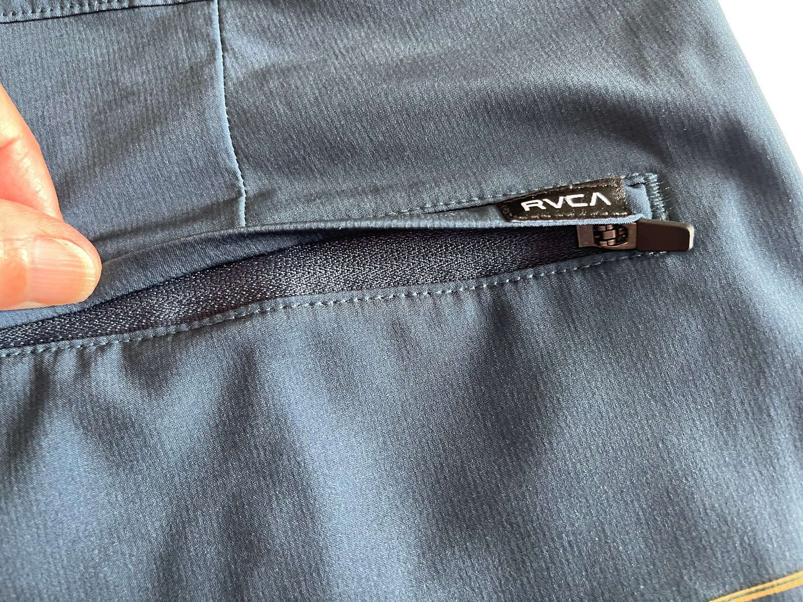 NEW wTAGS, $60 RVCA Swim Trunks, 18″ Mens, Navy/Gold Pinstripe, Drawstring/Zippr