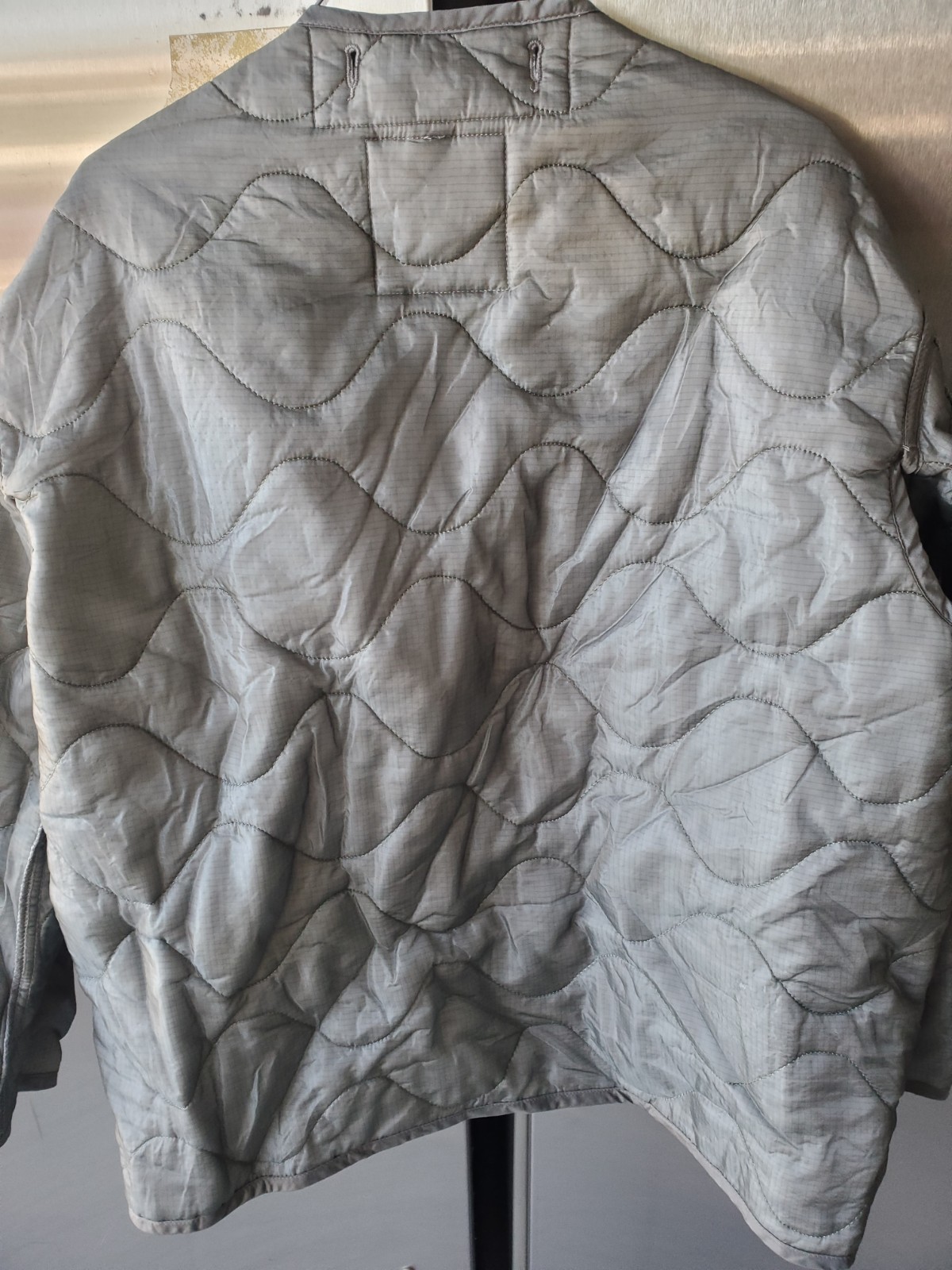 USGI (NEW) Liner Cold Weather Jacket Mens Medium Quilted Button Military Jacket