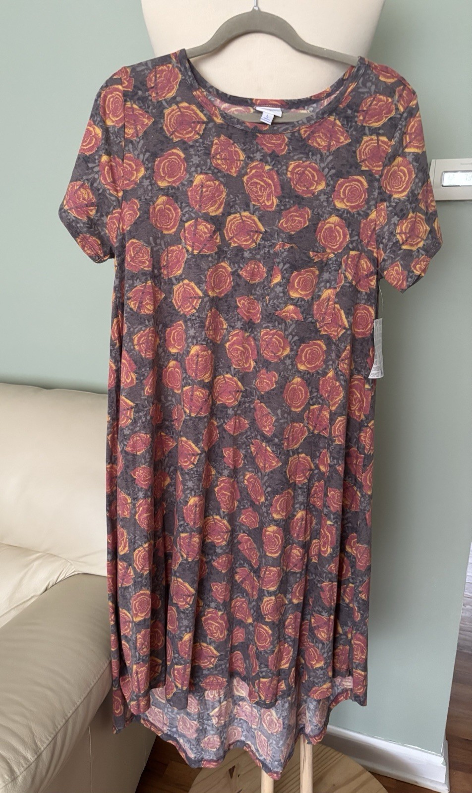 NEW LuLaRoe Women’s Carly Short Sleeve Loose Fit Dress Sz Large Roses Hi-Low