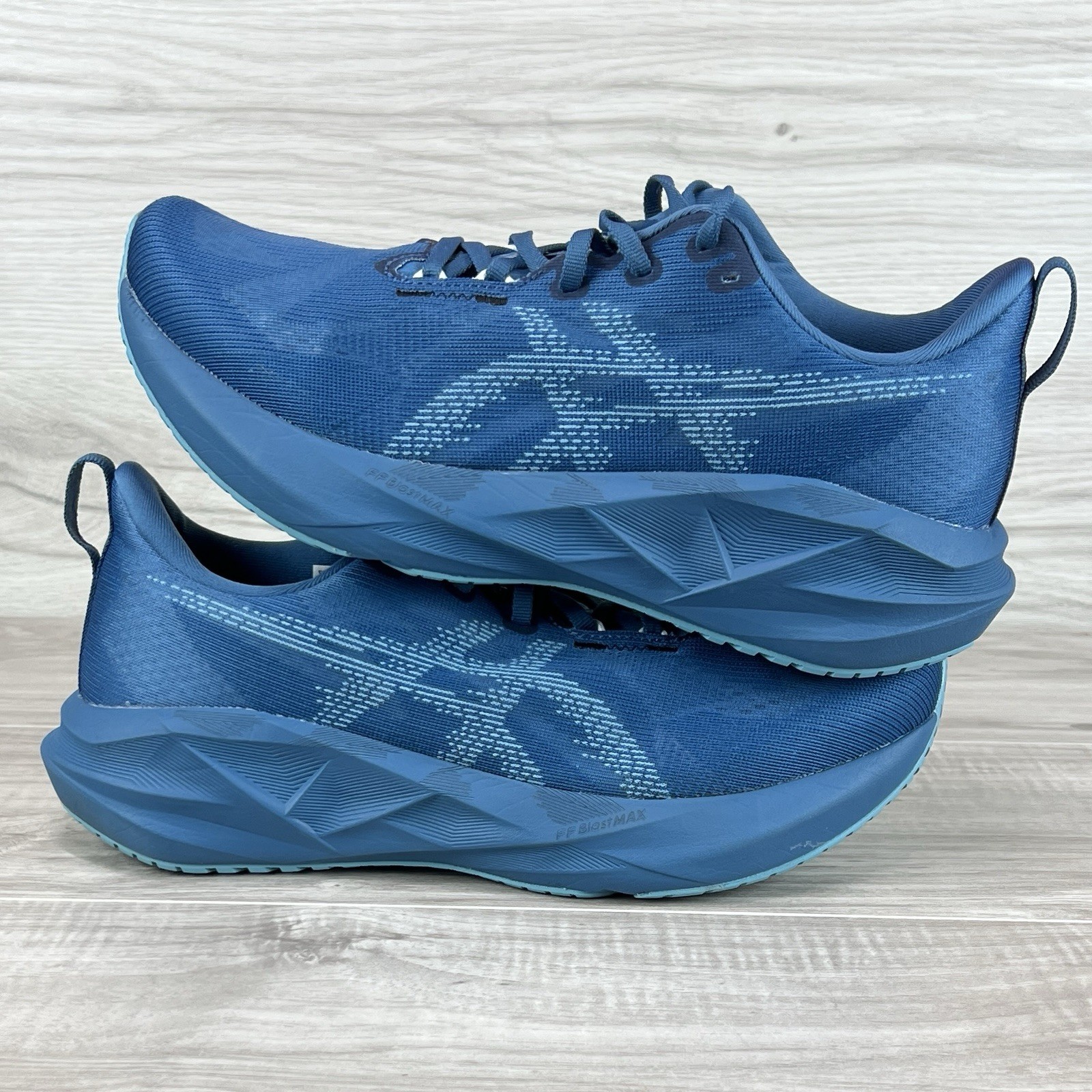 Asics NOVABLAST 5 Blue Low Top Running Shoes Men’s Sz 12.5 1011B974-405