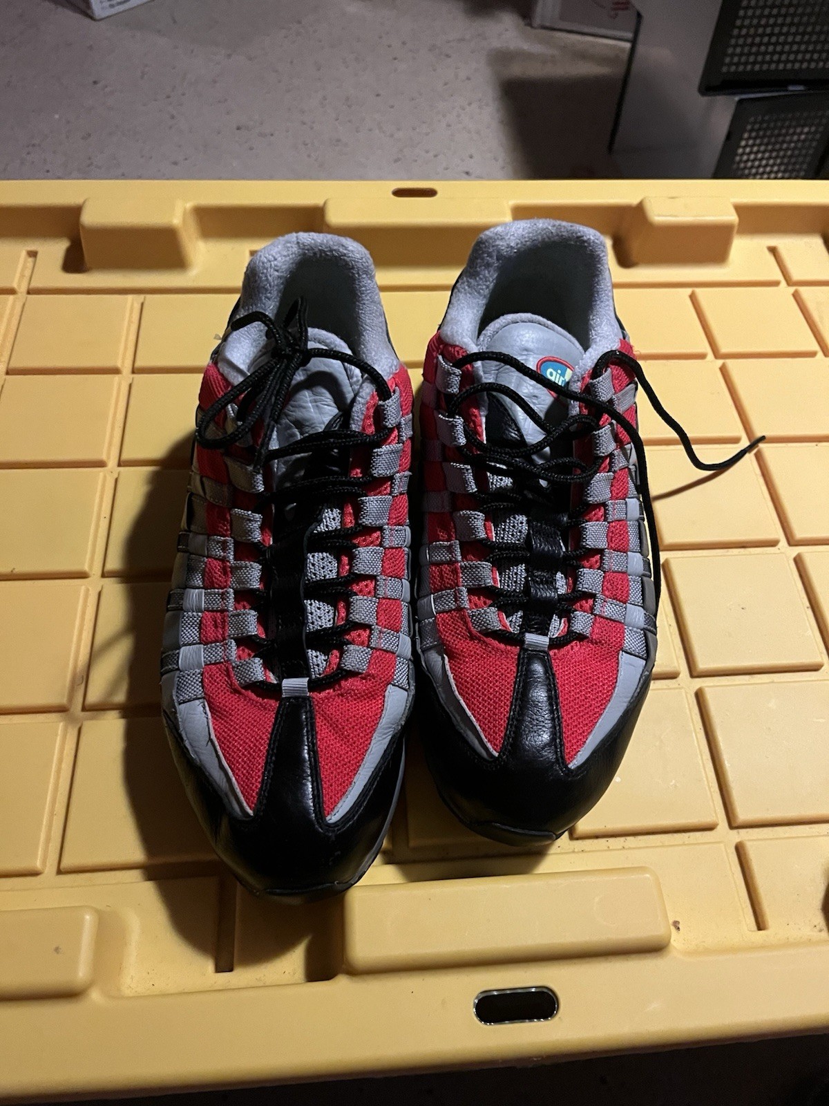 Nike Air Max 95 Low Top Lace Up Athletic Sneakers Colorblock Red Gray Black