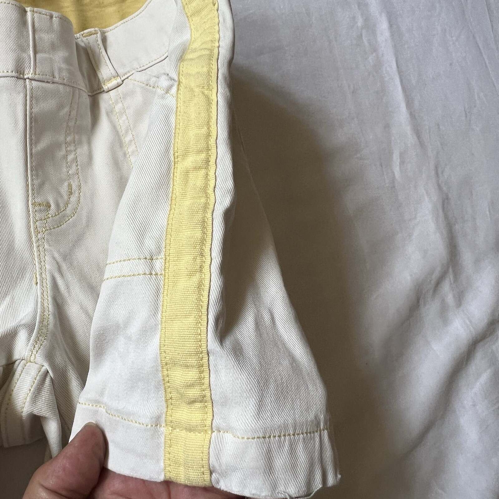 Spanx Stretch Twill Shorts Pull On Ivory W/Yellow Trim Women’s Size SP 26W