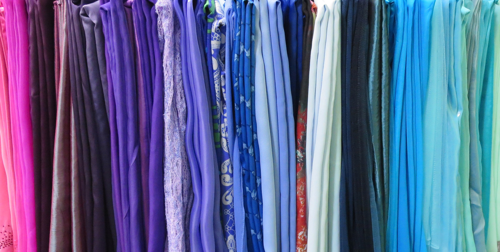 NEW Lot of 25 Ladies Shawls Assorted Colors Fabrics Prints Wholesale Scarf Wrap