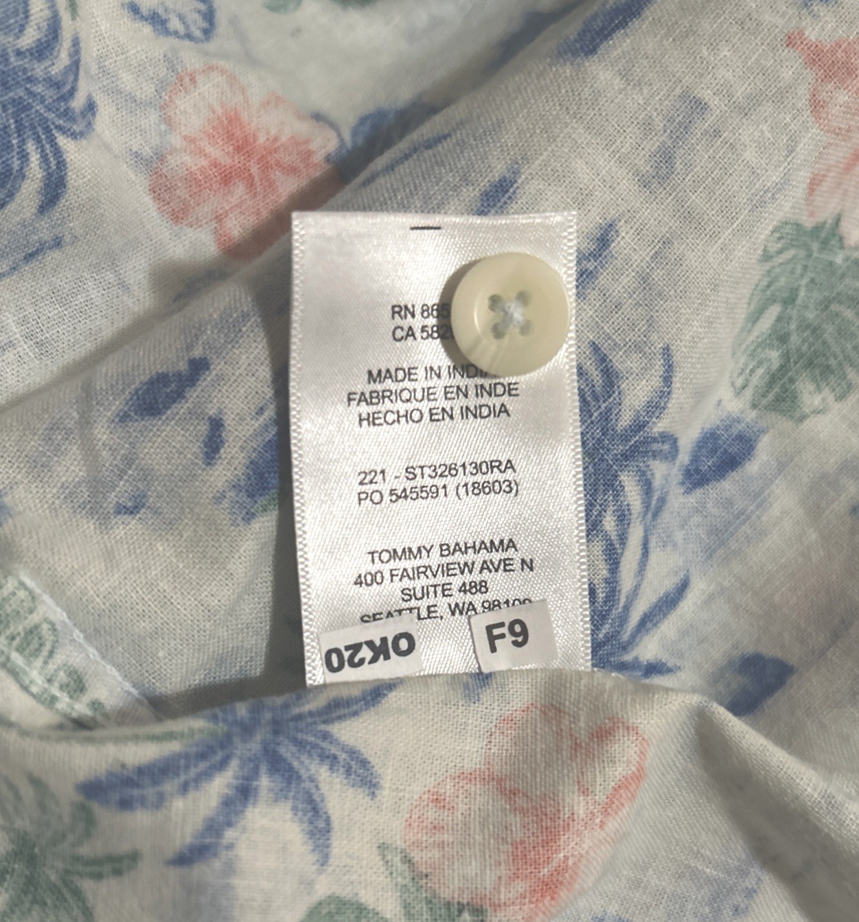 Tommy Bahama Men’s Tropical Hawaiian Shirt Multi Colors Button Down Size M.