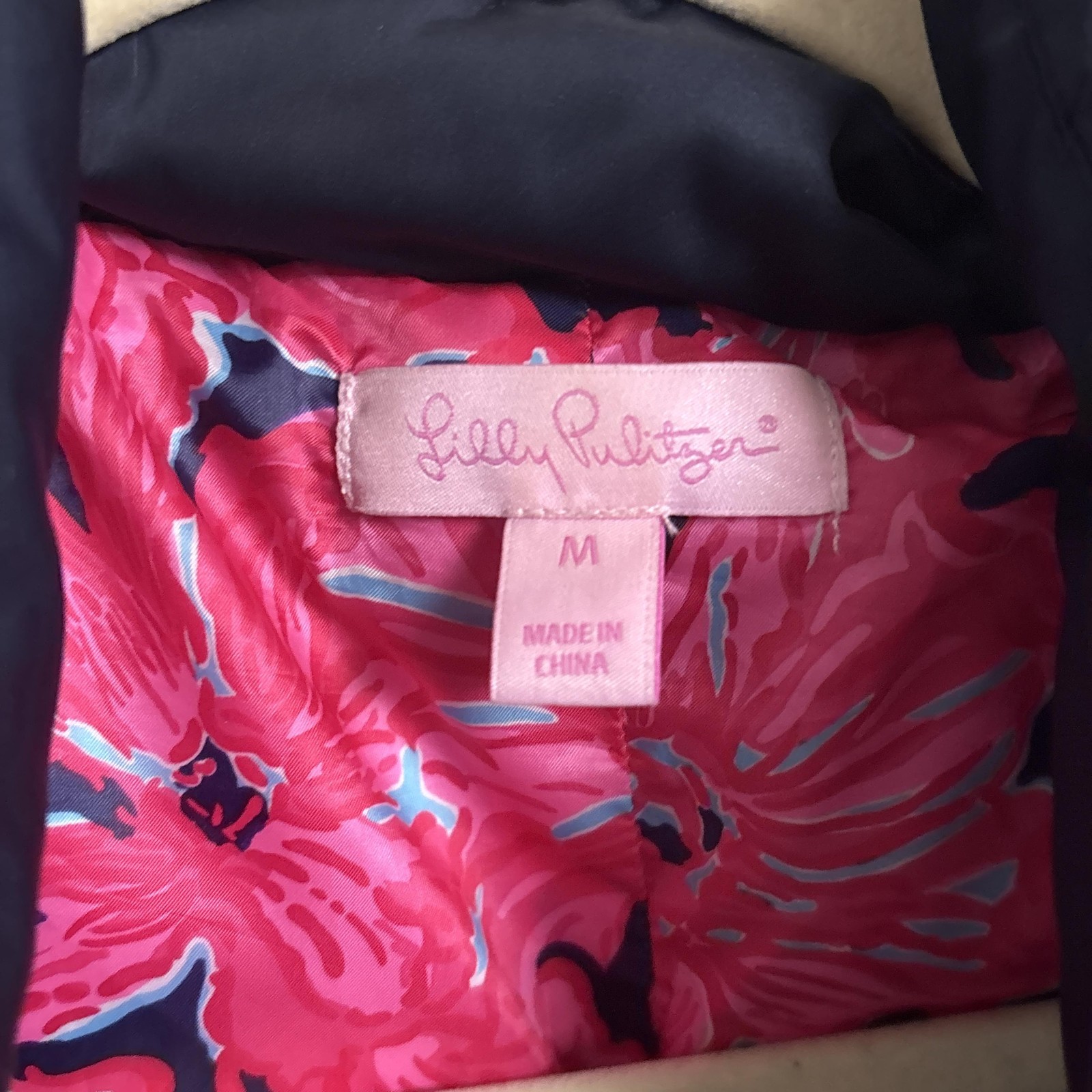 Lilly Pulitzer Vest M Navy Blue Down Puffer Quilted Pink Floral Lining Gold Trim