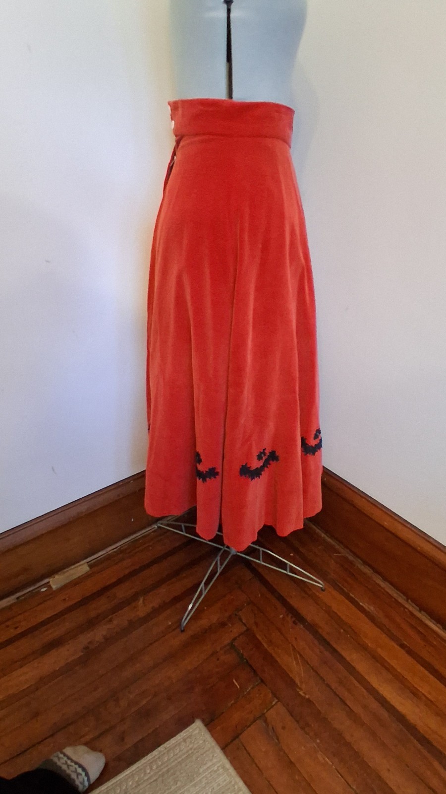 1950s Vintage Red Velvet Half Circle Skirt Lace Appliqué Christmas Skirt Sz S