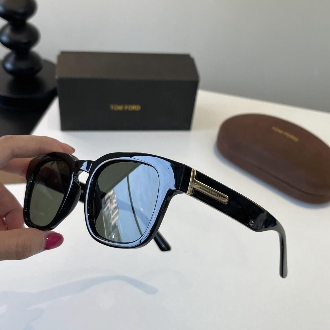 Tom Ford TF0906 Black Frames Unisex Square Sunglasses 145mm