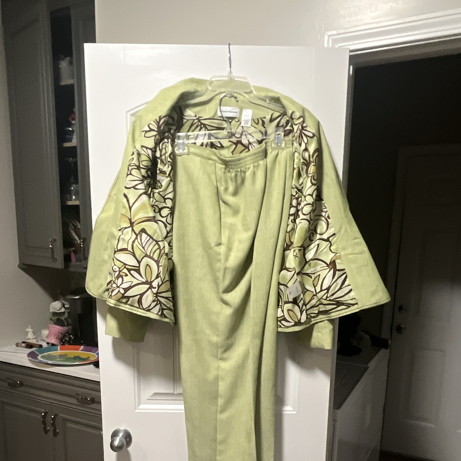 Alfred Dunner Women’s Green 2pc Pant Suit Set Size 14 Polyester 3-Button