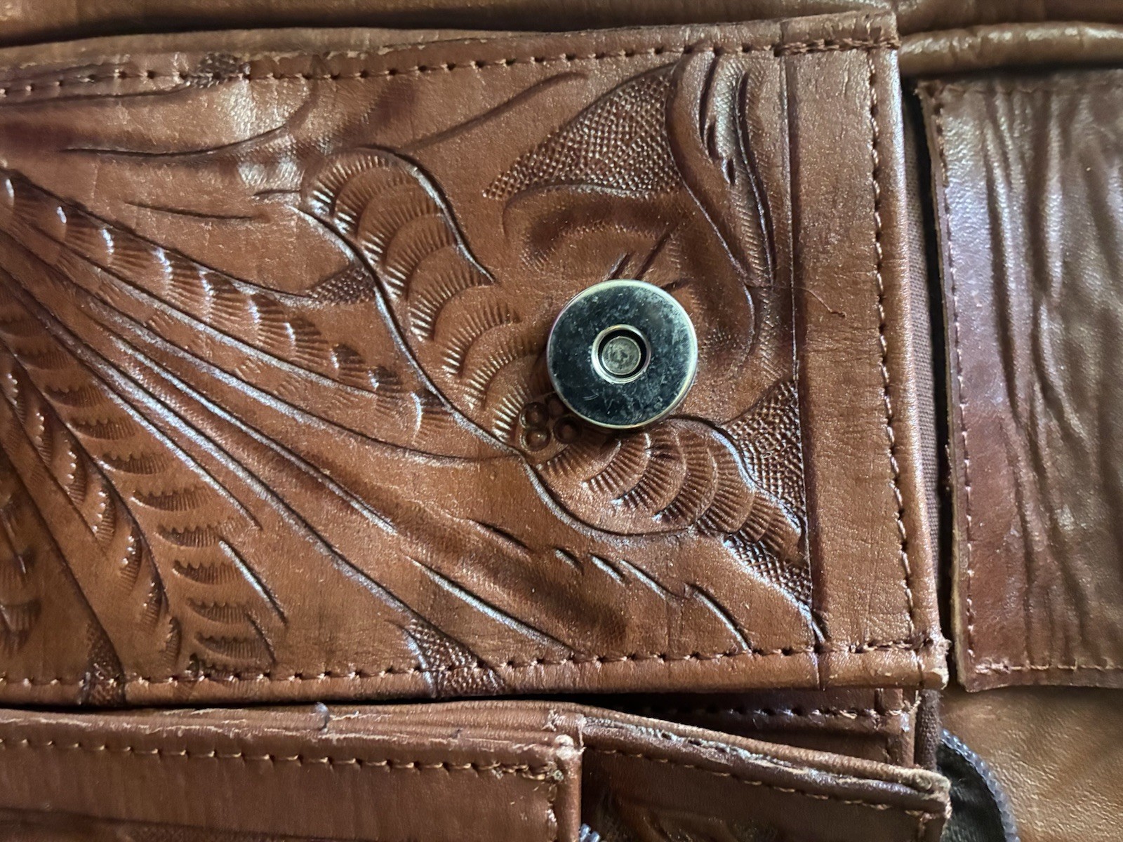 Beautiful Embossed Leather Purse • Made In Paraguay • Vintage