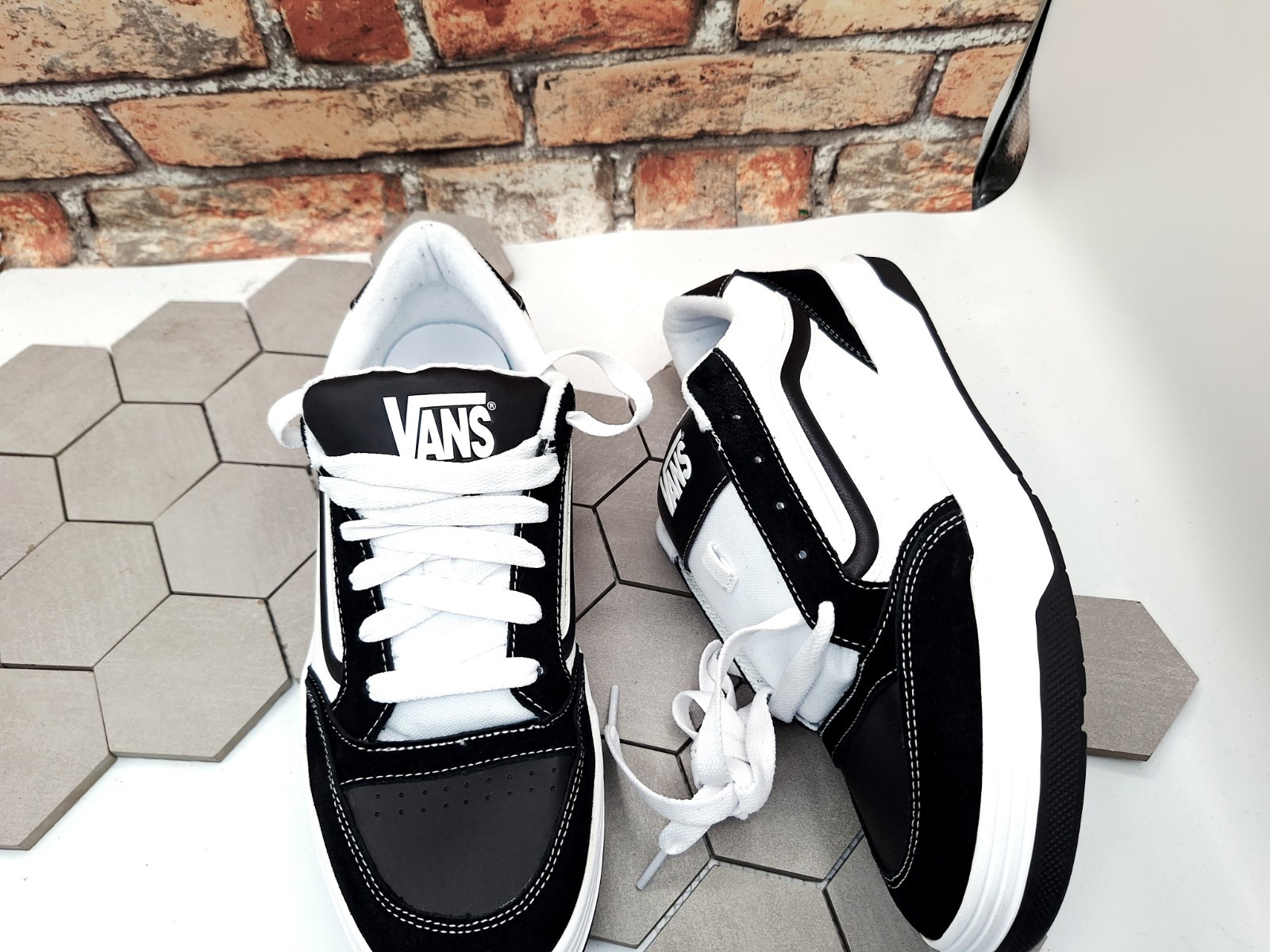 VANS Hylane Black White Men Sz 10.5 Chunky Skate Sneaker Old Skool Knu