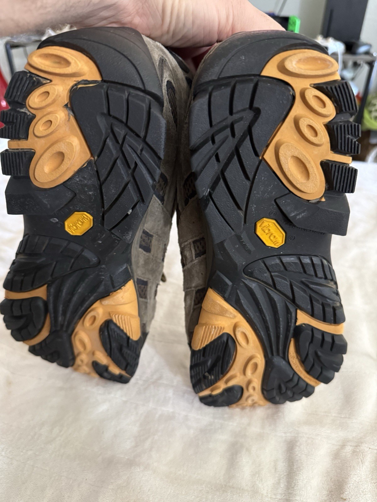 Merrell Moab 2 Vent Mid Men’s Size 12 Hiking Boots Walnut J06045 Vibram Sole