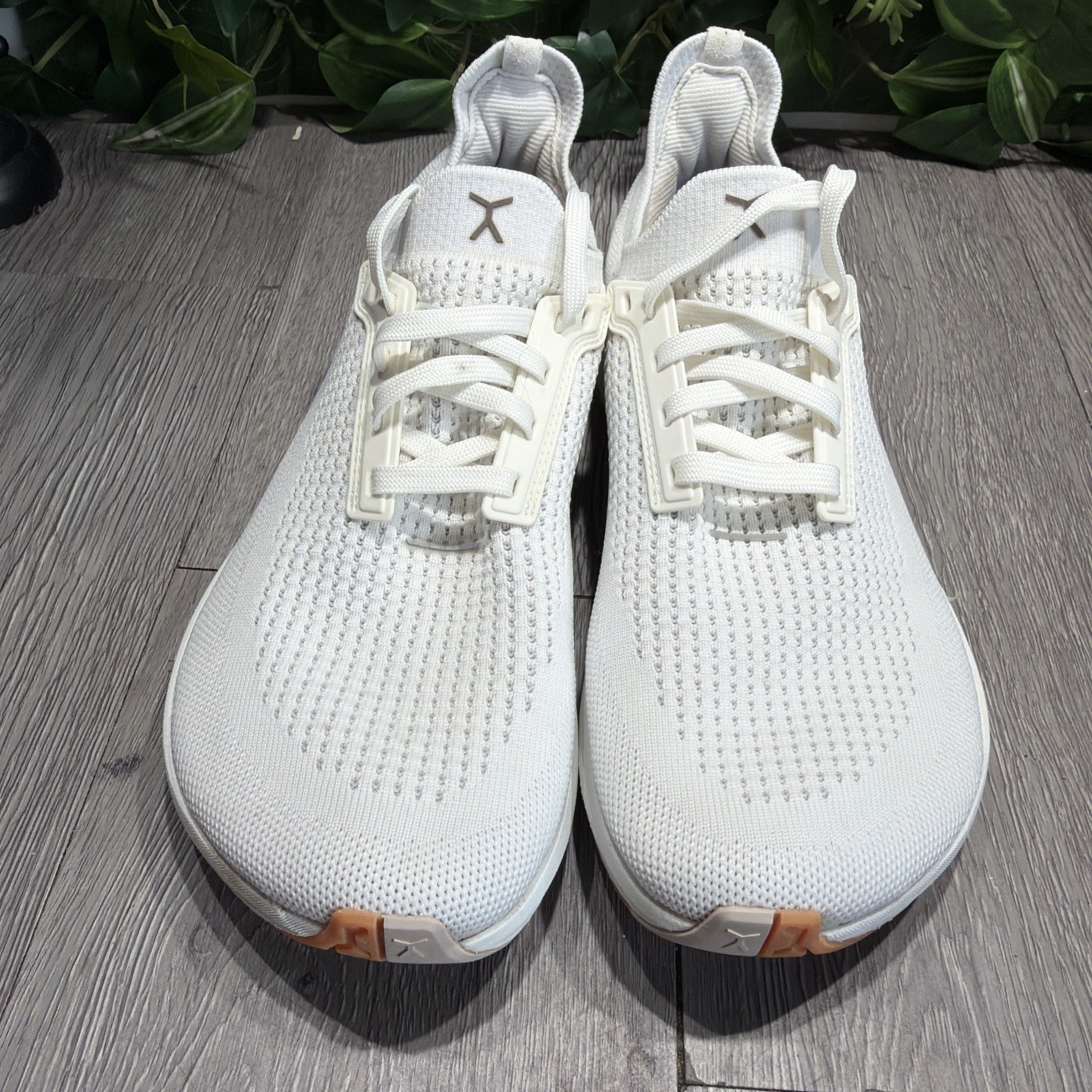 Flux Adapt Run White Gum Men 6.5 Women 8 Running Athletic Walking Knit Shoes