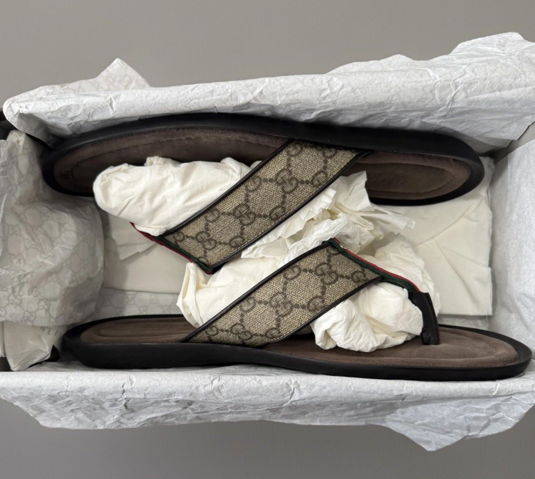GUCCI Model number: 202762 27 GG Plus Sandals Flip Flops sz 9.5G