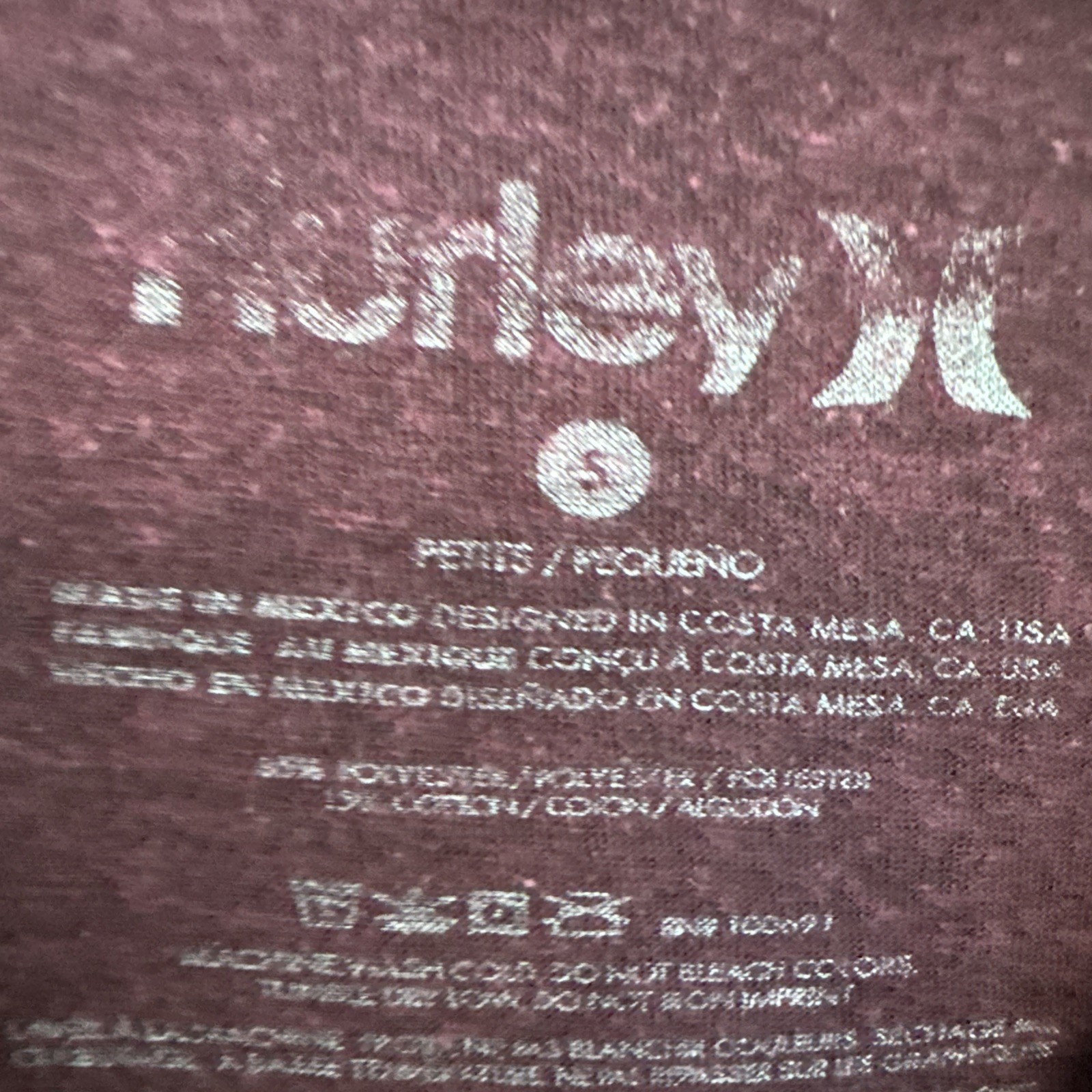 hurley t shirt men Small burgandy poly cotton blend soft