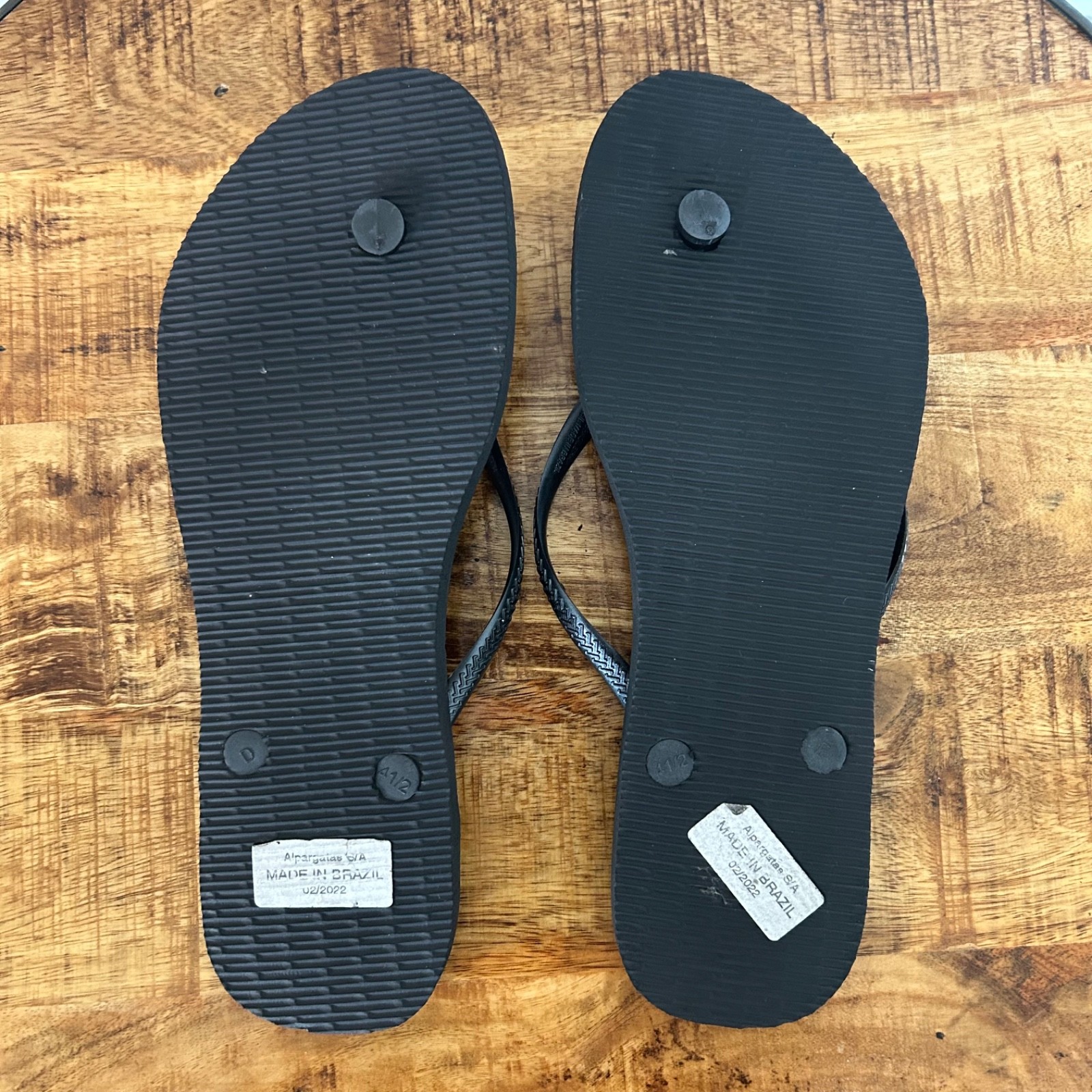 Havaianas Slim Crystal Accent Flip Flops Women’s Size 11/12 in Black, Beachy Fun