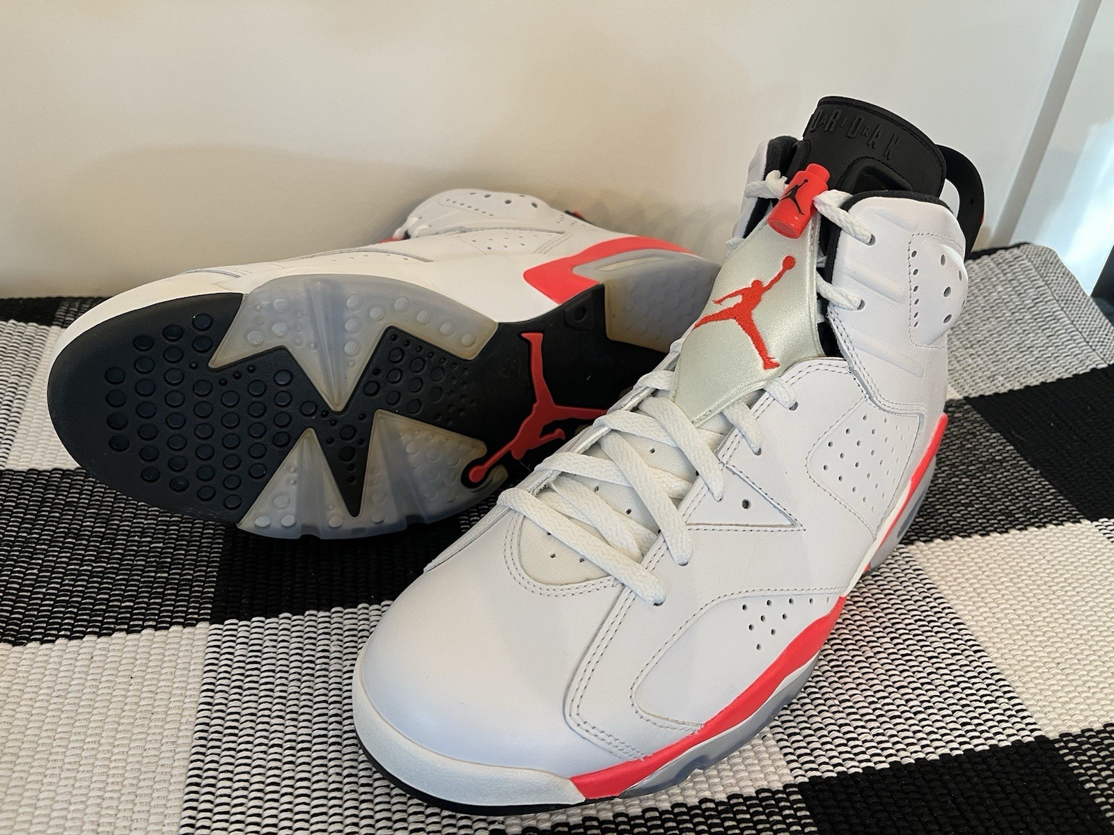 Jordan Air Jordan 6 Retro White/Infrared/Black Mid Top 2014 384664-123