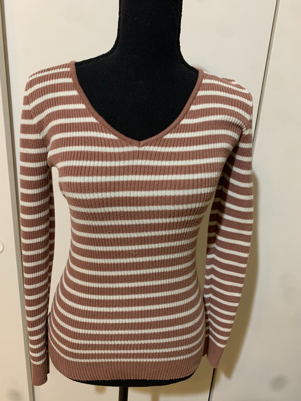 Women’s medium Maze sweater. Fits snug, but material is very stretchy.