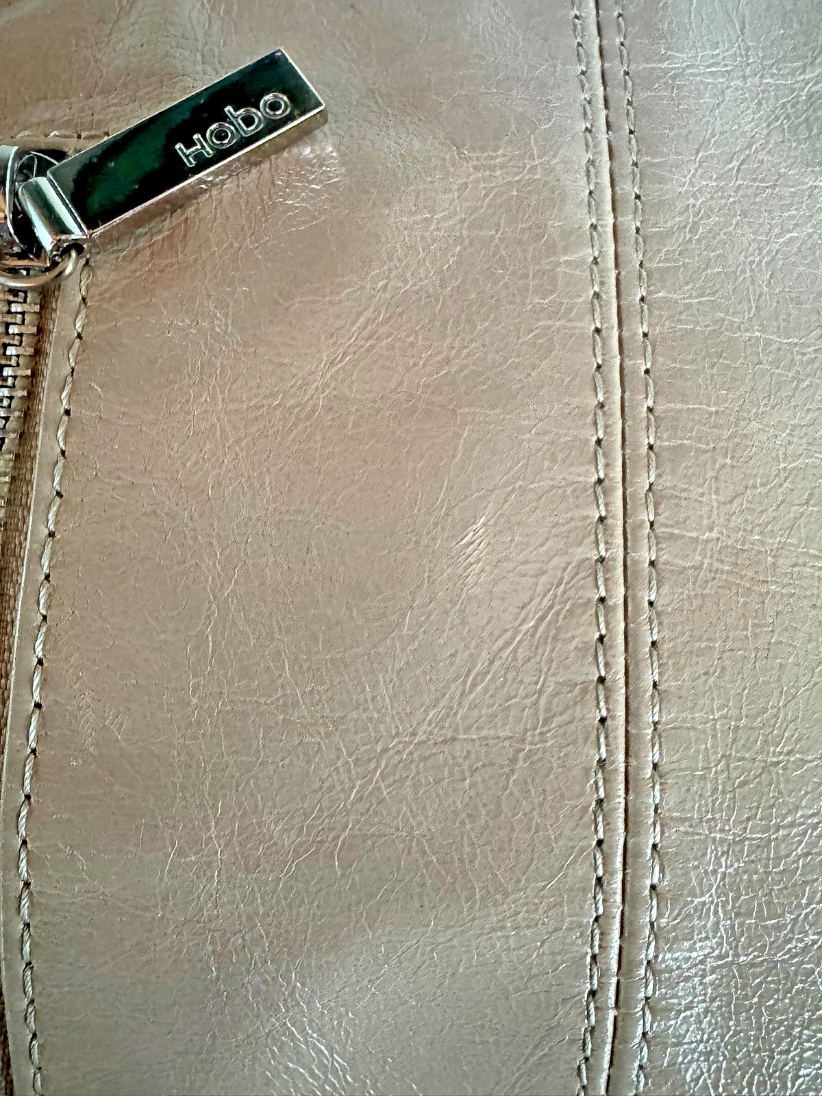 HOBO The Original Crossbody Leather Purse Bag in Cream/Beige/Stone – EUC