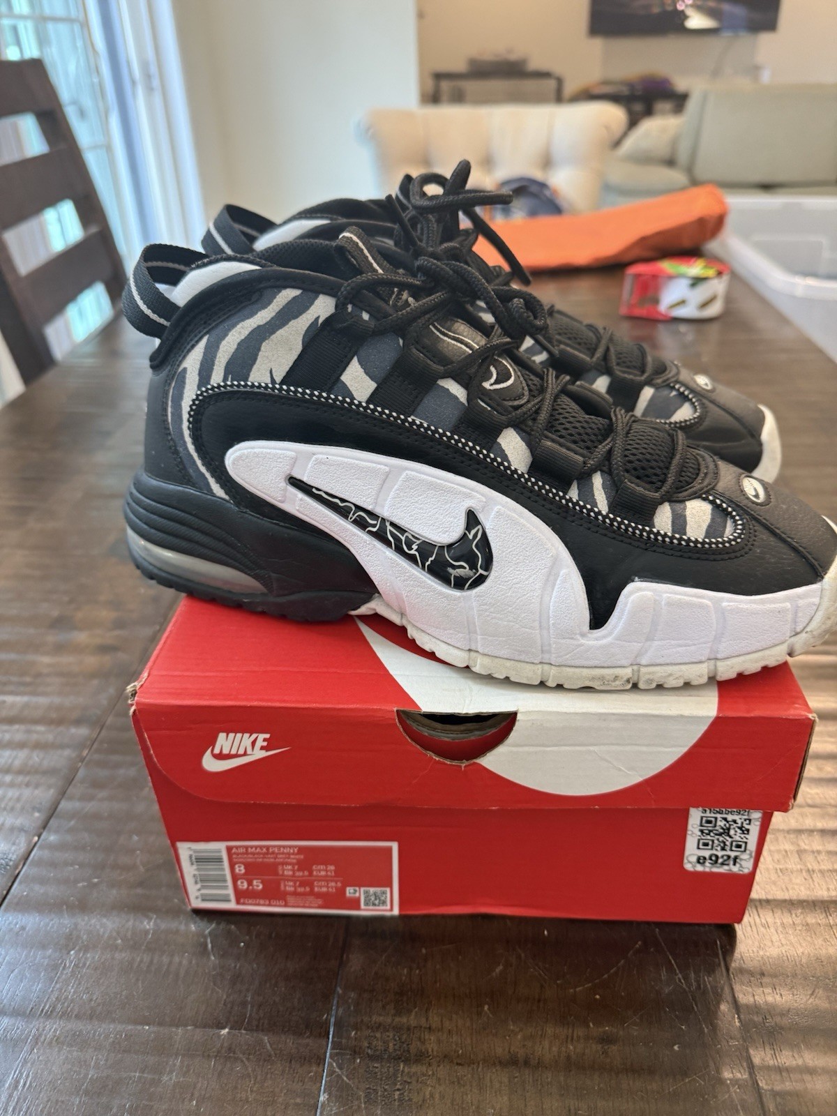 Nike Air Max Penny 1 Tiger Stripes Men’s Low Top Lace-Up Sneakers FD0783-010