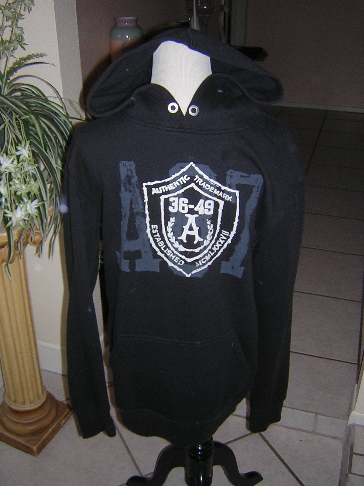 AEROPOSTALE HOODED BLACK SWEATSHIRT 36-49 XS