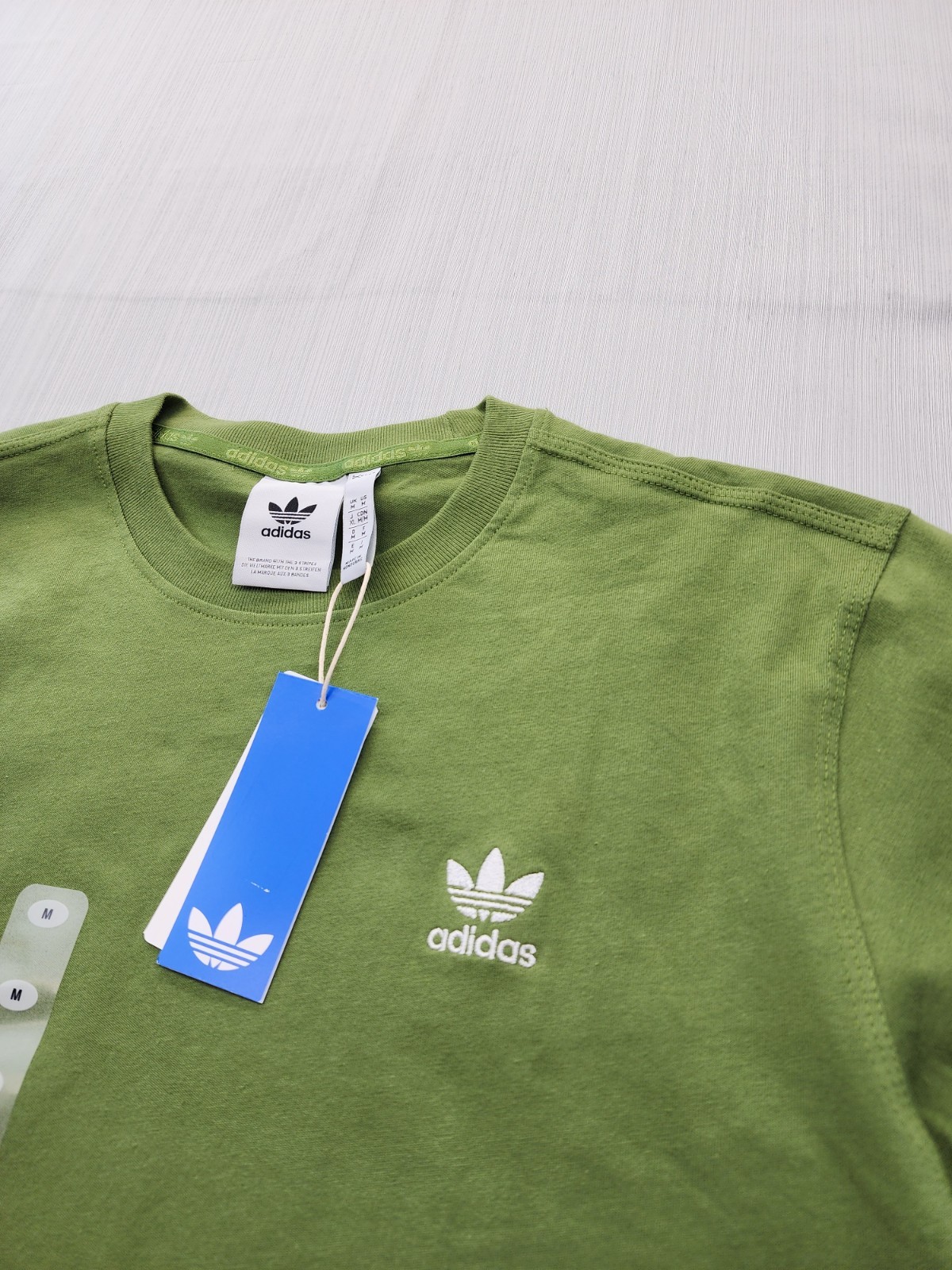 New Men’s Adidas Trefoil Essentials Tee Shirt Size Medium Mens Tech Olive