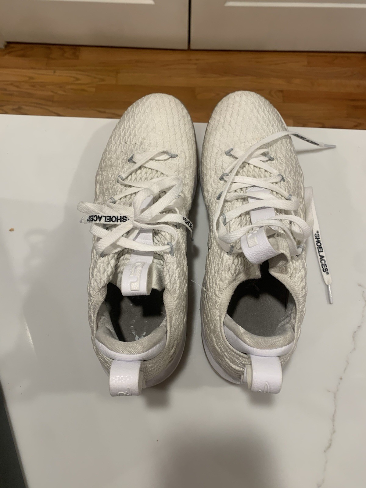 Nike Lebron XV low metallic silver-white in very good condition