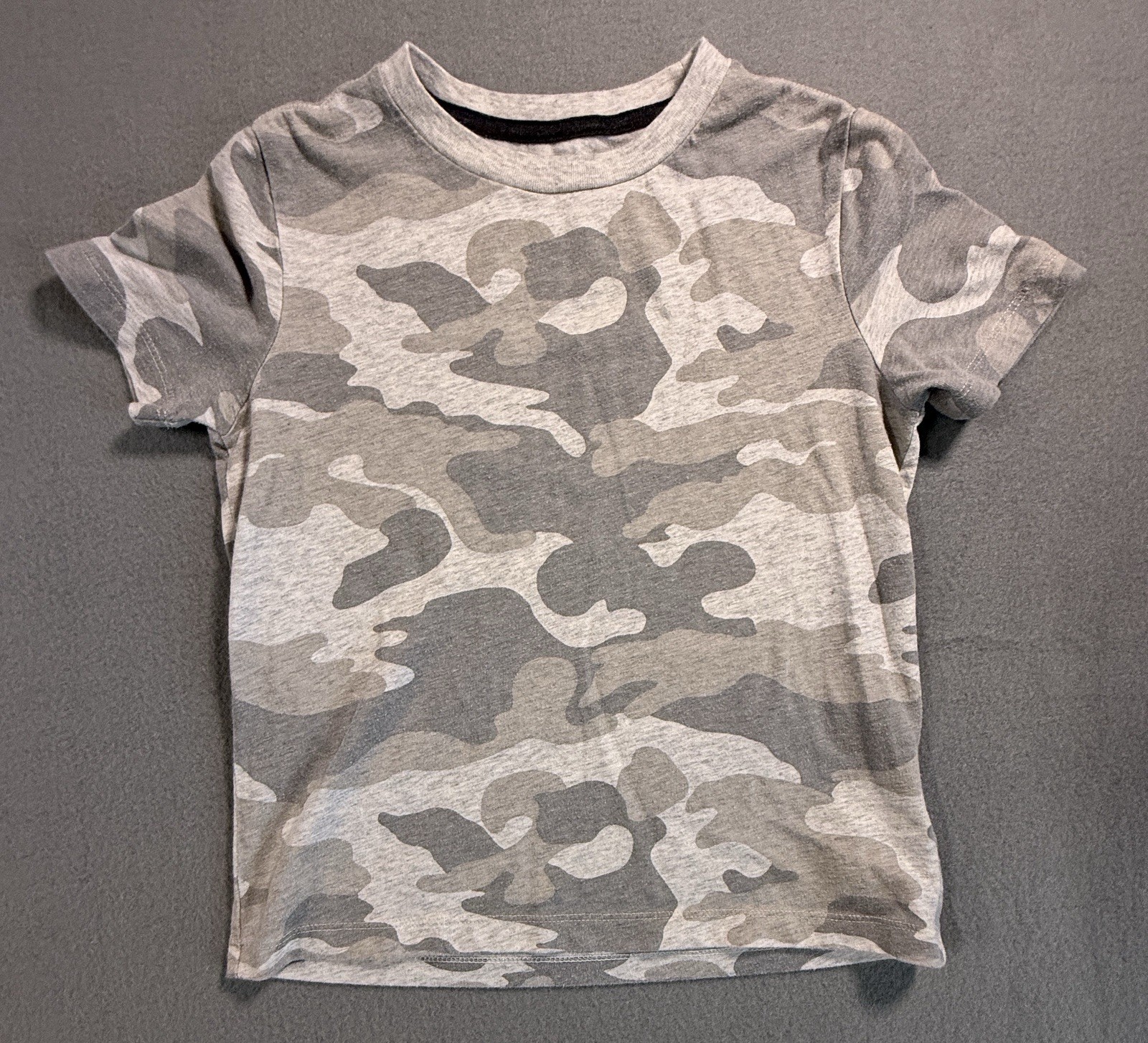Old Navy Boys Gray Camouflage Crew Neck Short Sleeve T-Shirt Size S (6-7)