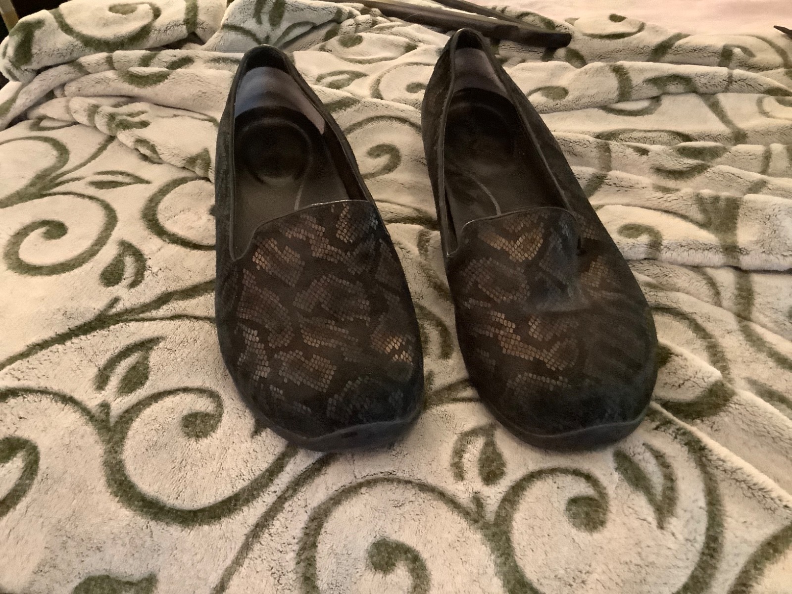 Dansko loafer slip ins black reptile leather print 42