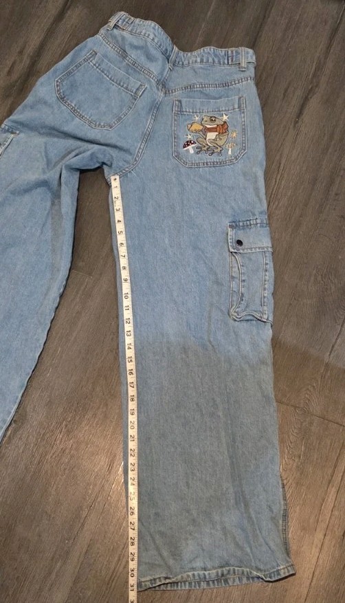 Hot Topic Light Indigo Frog Mushroom Embroidered Wide Leg Cargo Jeans Junior’s M