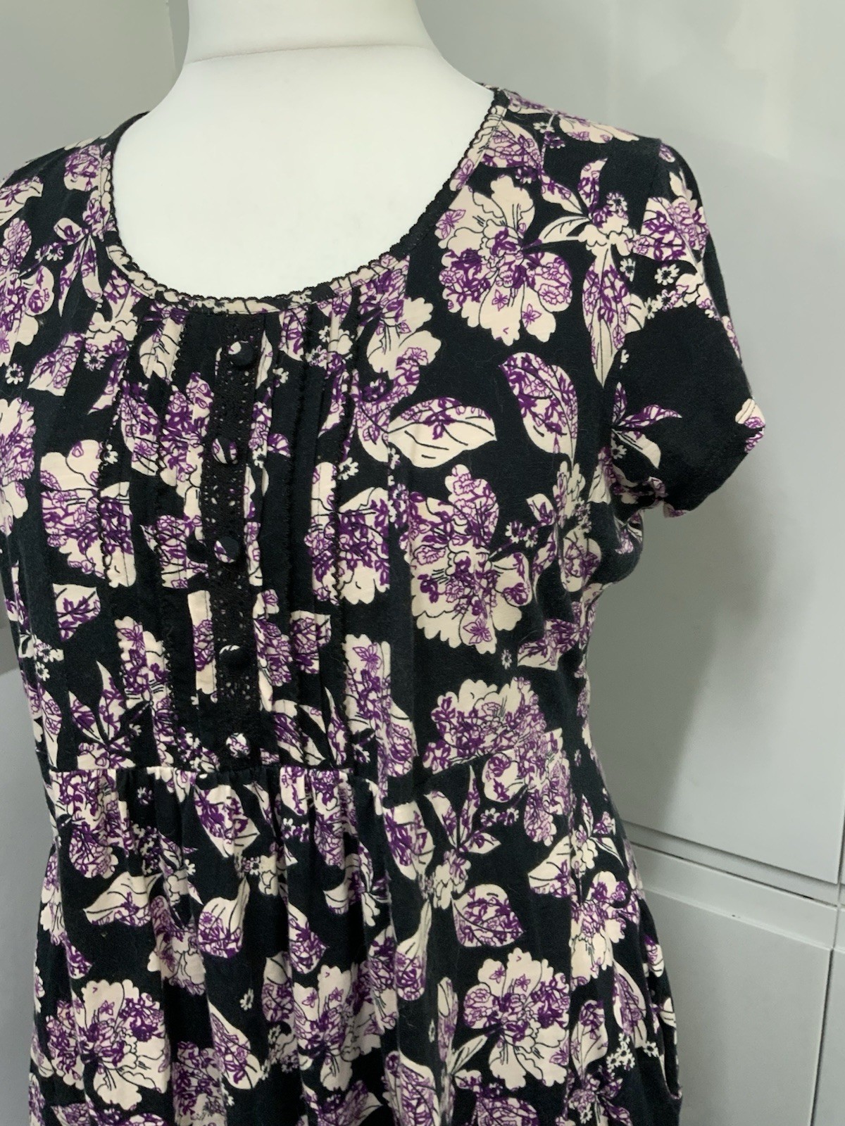 M&Co Size 20 Dress Black Purple Floral Stretchy Fabric Short Sleeve Pockets
