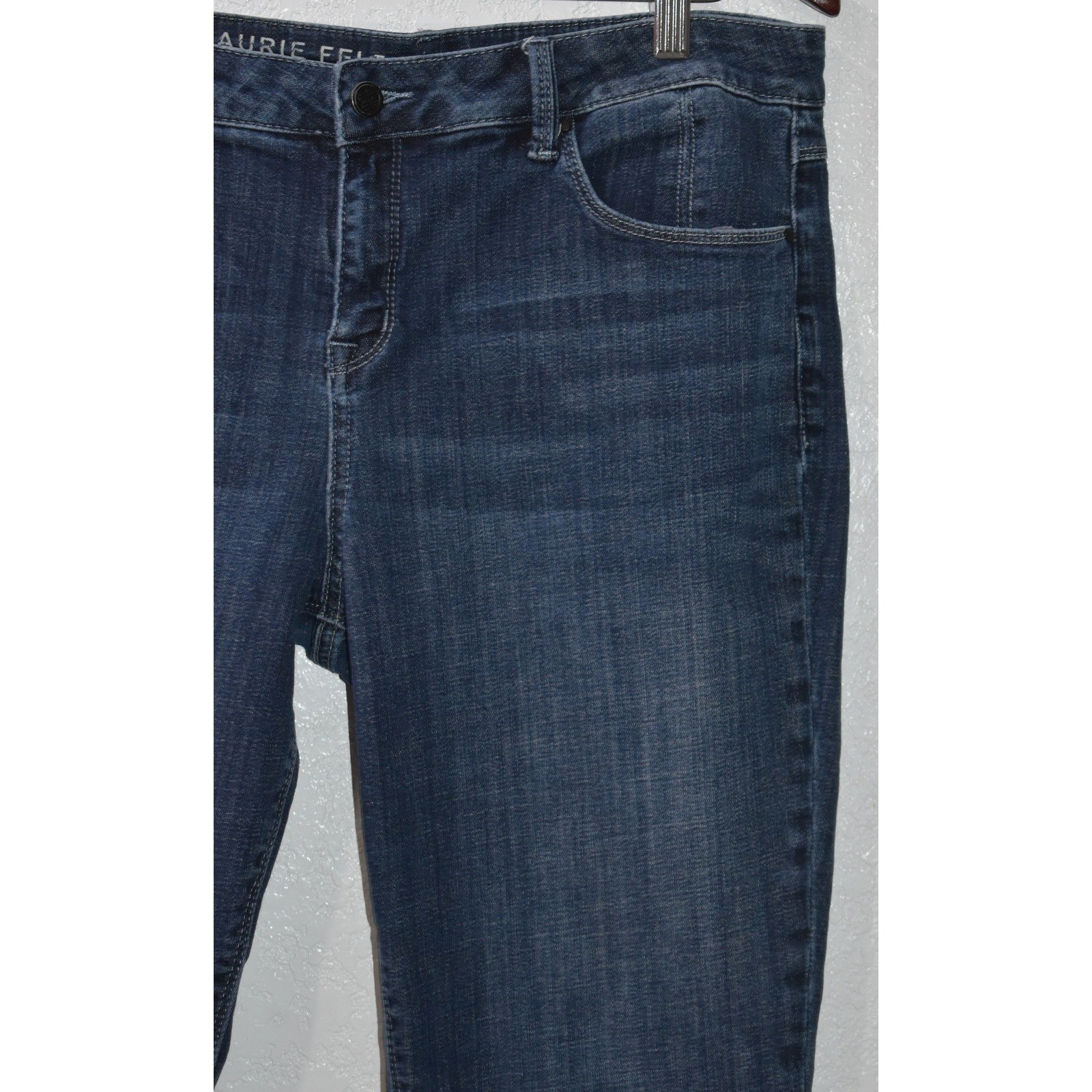 Laurie Felt Los Angeles Classic Weekender Crop Jeans Blue Denim 10 A367030