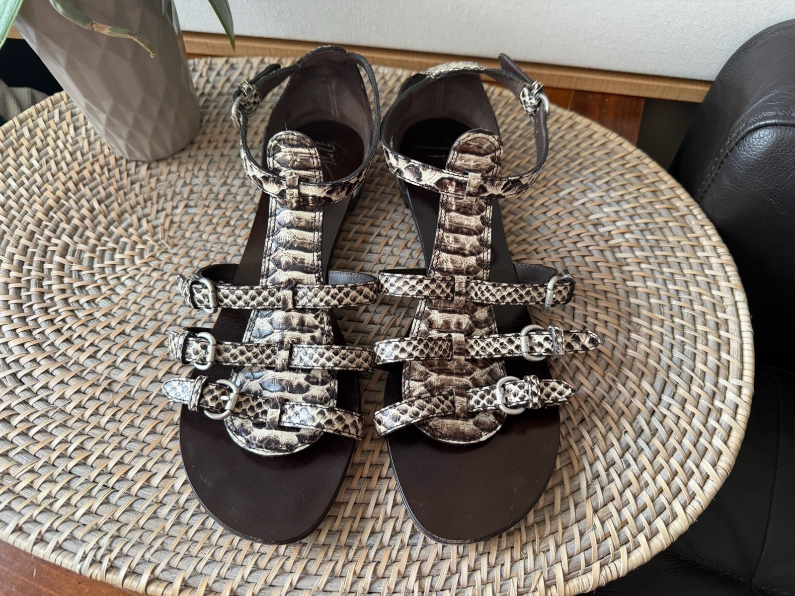Giuseppe Zanotti Women’s Snakeskin Gladiator Flat Sandals SZ EU 39 US 8.5