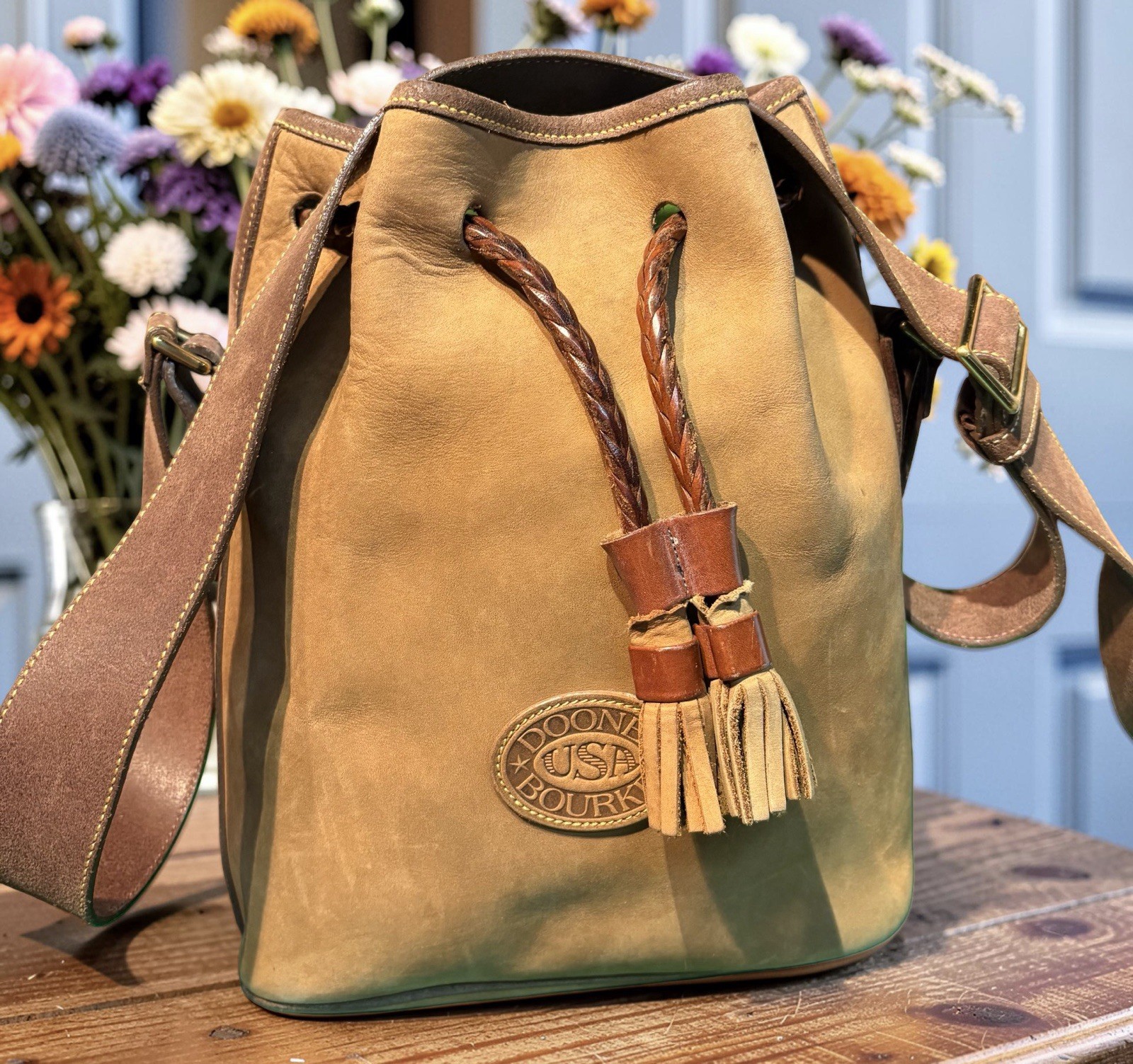 Dooney Bourke Vintage Saddle Tan Brown Bucket Drawstring Sac Bag Nubuck Leather