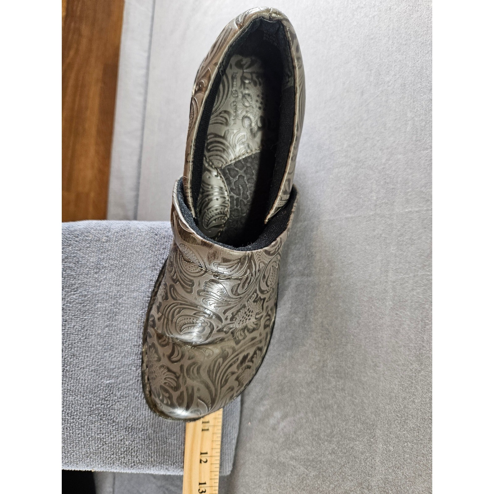 BOC Born Concept Womens Embossed Floral Clogs Metallic Pewter Slip On Shoes