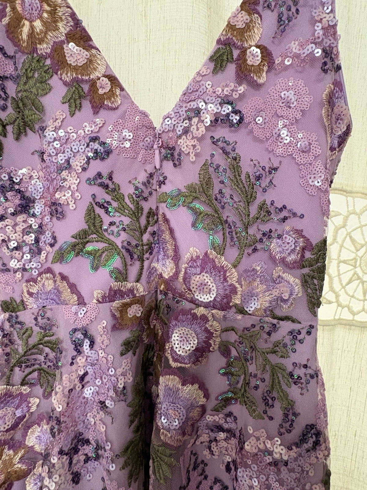 Dress the Population Purple Floral Sequin Embroidered Mesh V-Neck Midi XS